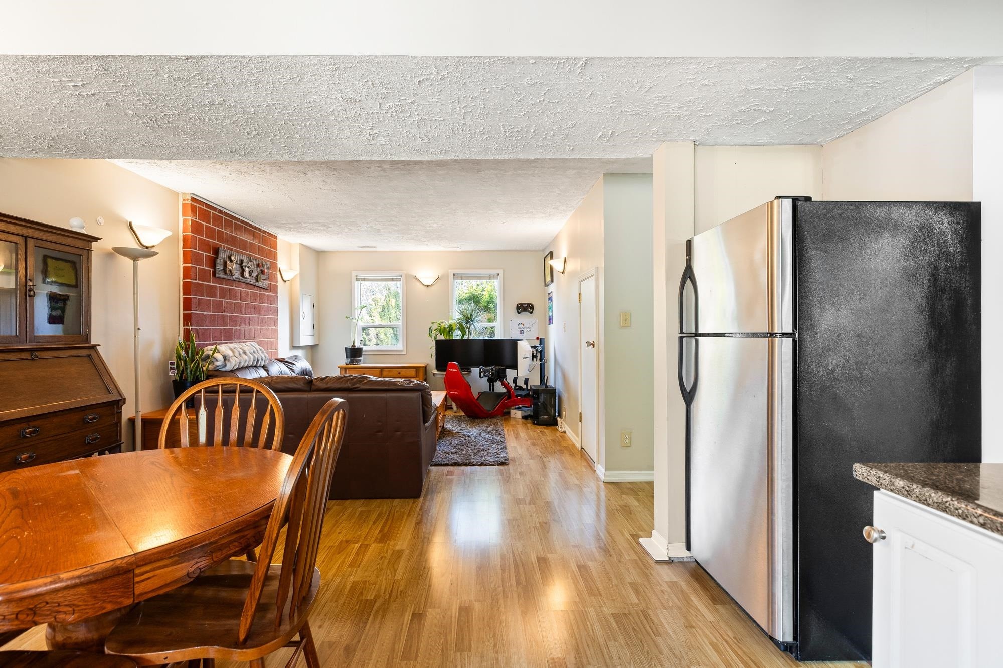 









4875


200

Street,
Langley,




BC
V3A 1L6

