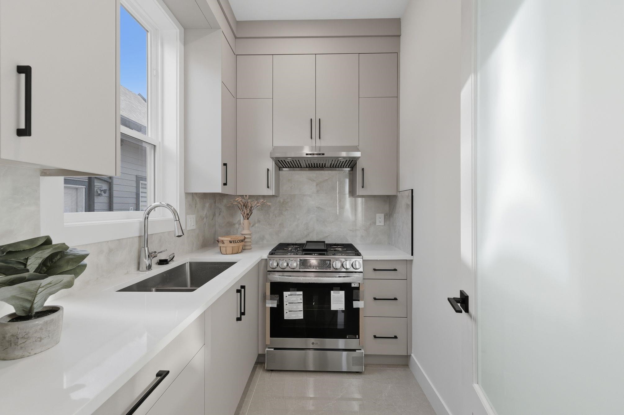 









8233


114

Street,
Delta,




BC
V4C 5J4

