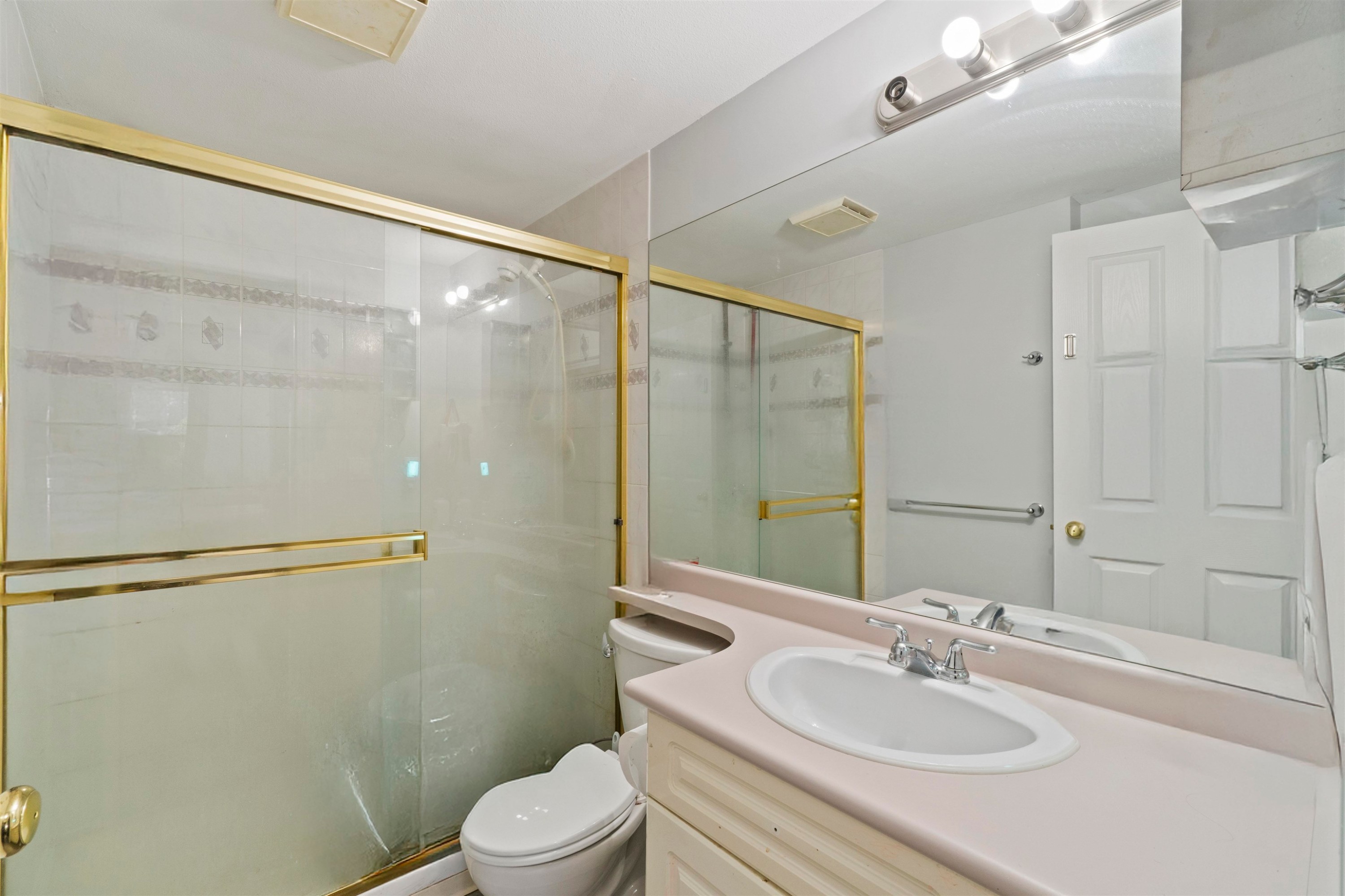 









7435


121a

Street, 103,
Surrey,




BC
V3W 0W8

