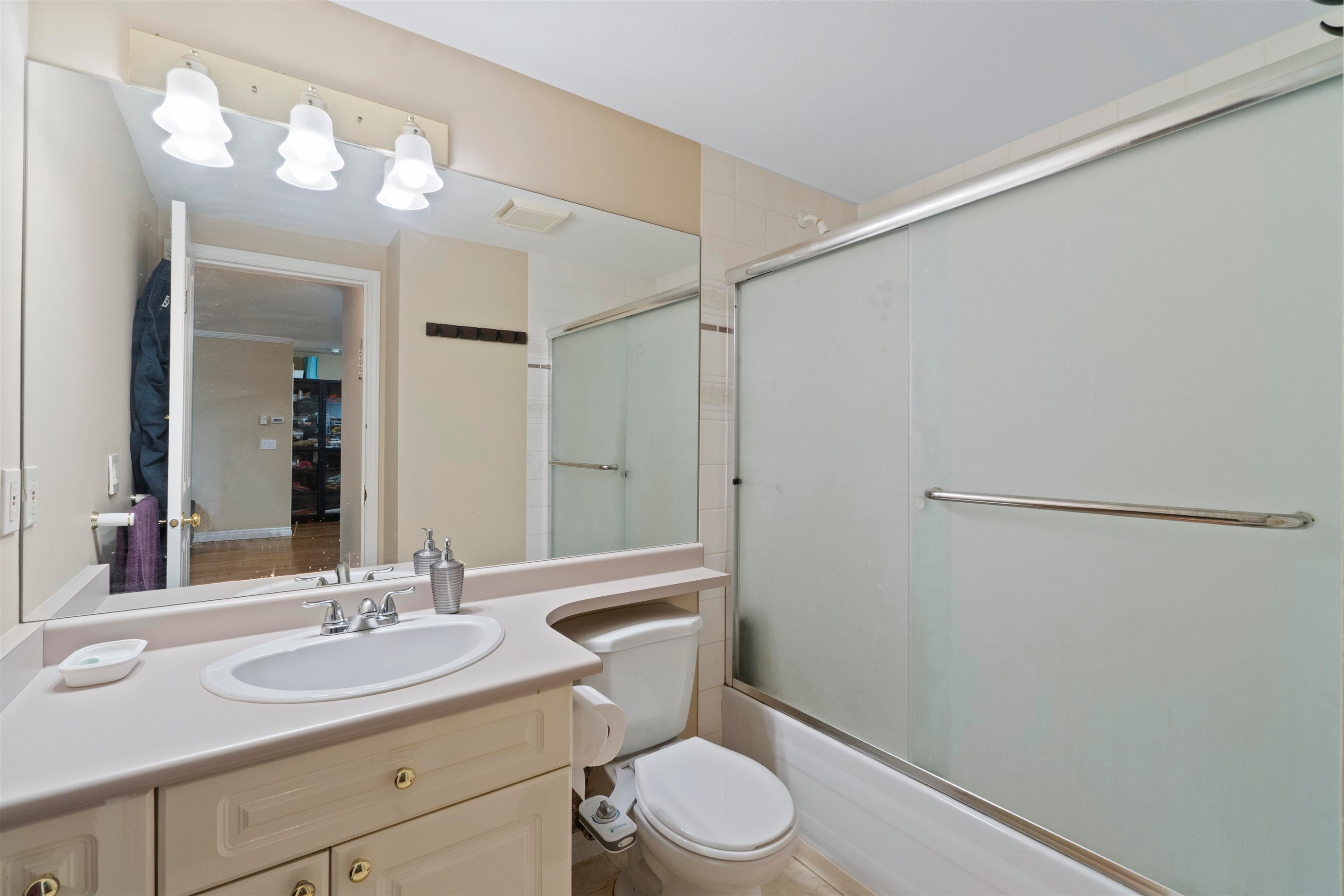 









7435


121a

Street, 103,
Surrey,




BC
V3W 0W8

