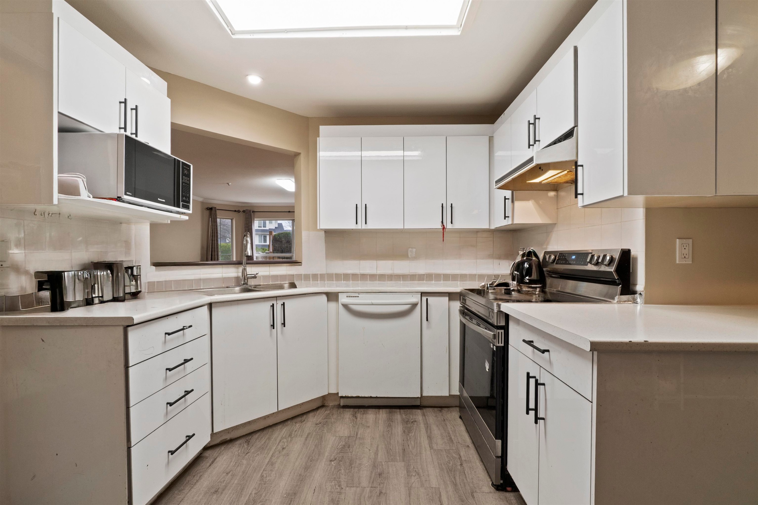 









7435


121a

Street, 103,
Surrey,




BC
V3W 0W8

