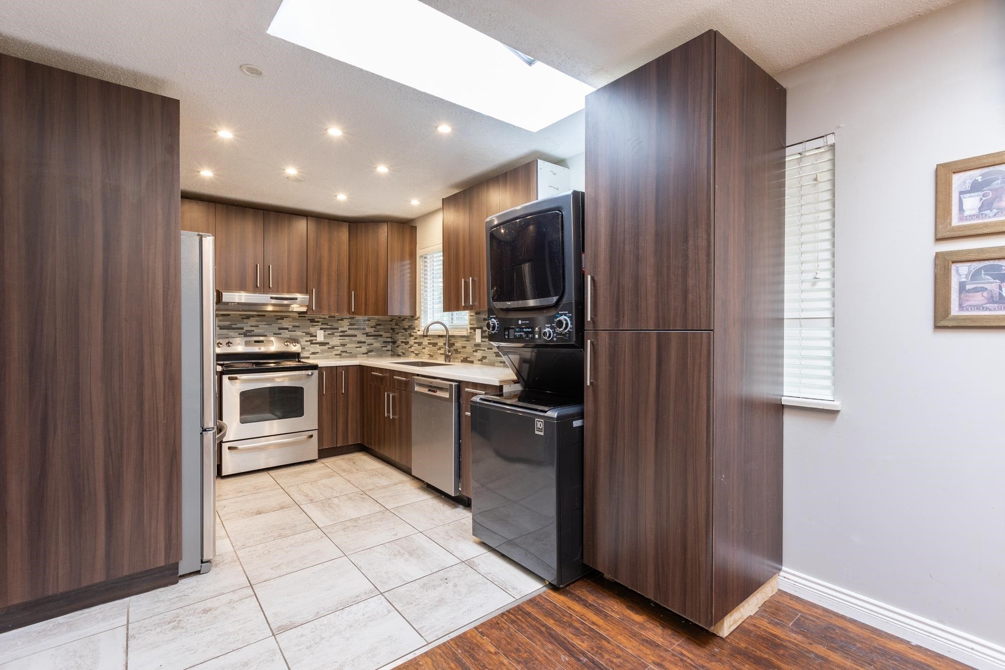 









27283


29

Avenue,
Langley,




BC
V4W 3J8

