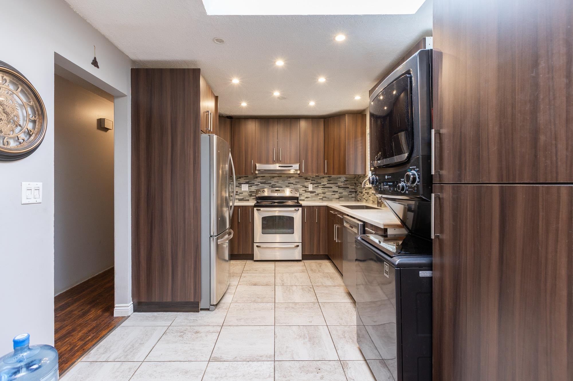 









27283


29

Avenue,
Langley,




BC
V4W 3J8

