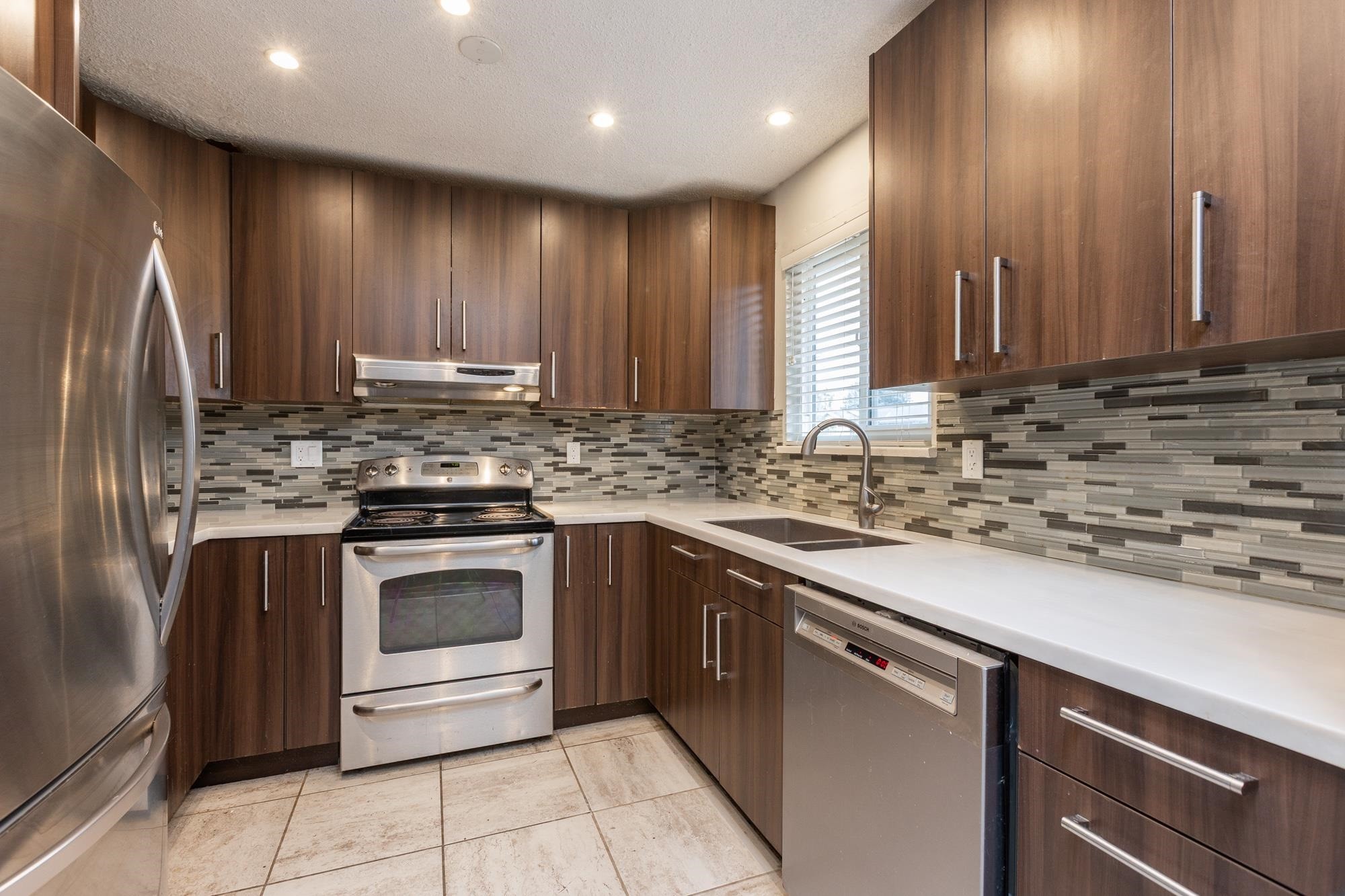 









27283


29

Avenue,
Langley,




BC
V4W 3J8

