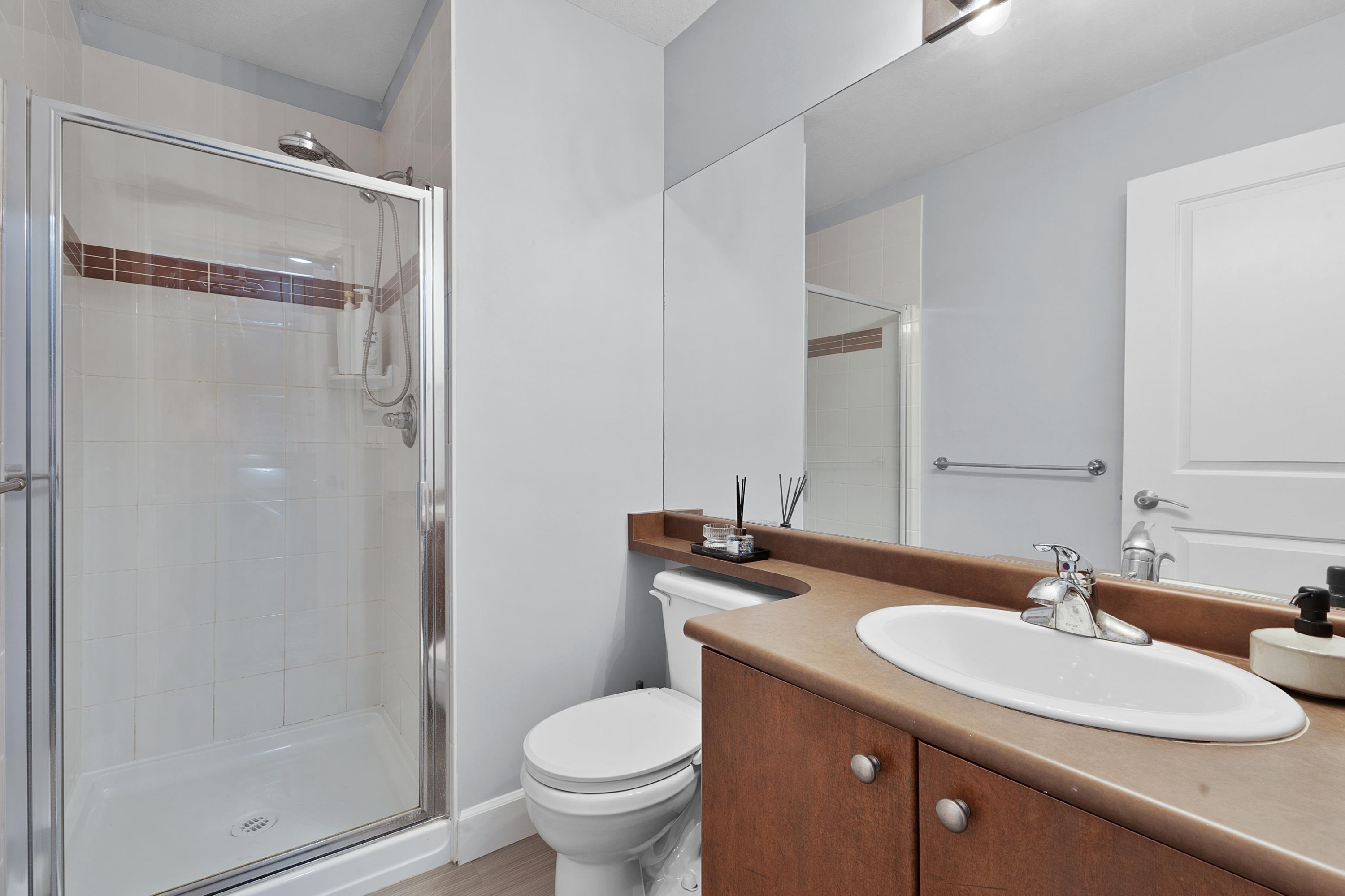 









16772


61

Avenue, 17,
Surrey,




BC
V3S 4P2

