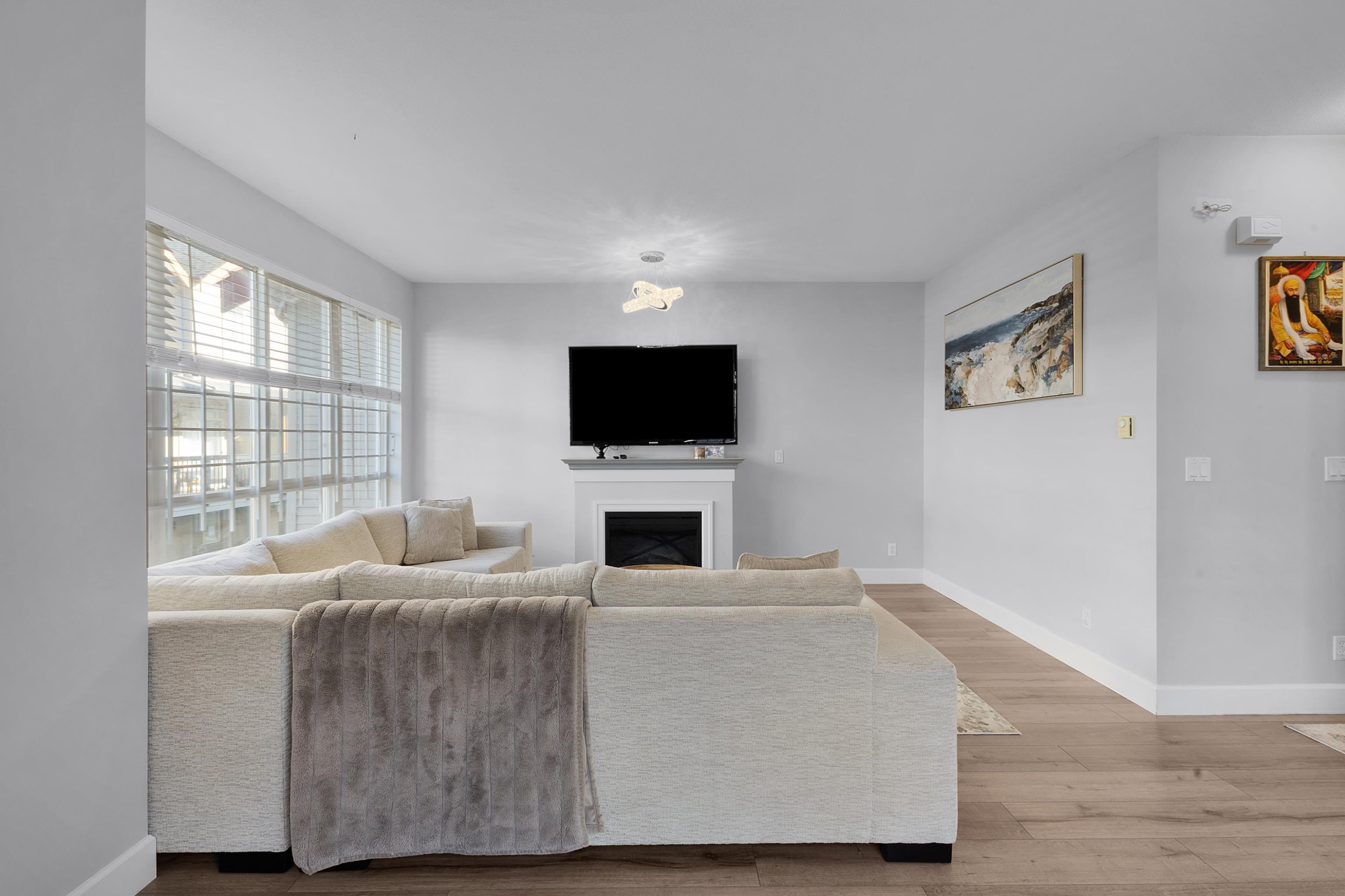 









16772


61

Avenue, 17,
Surrey,




BC
V3S 4P2

