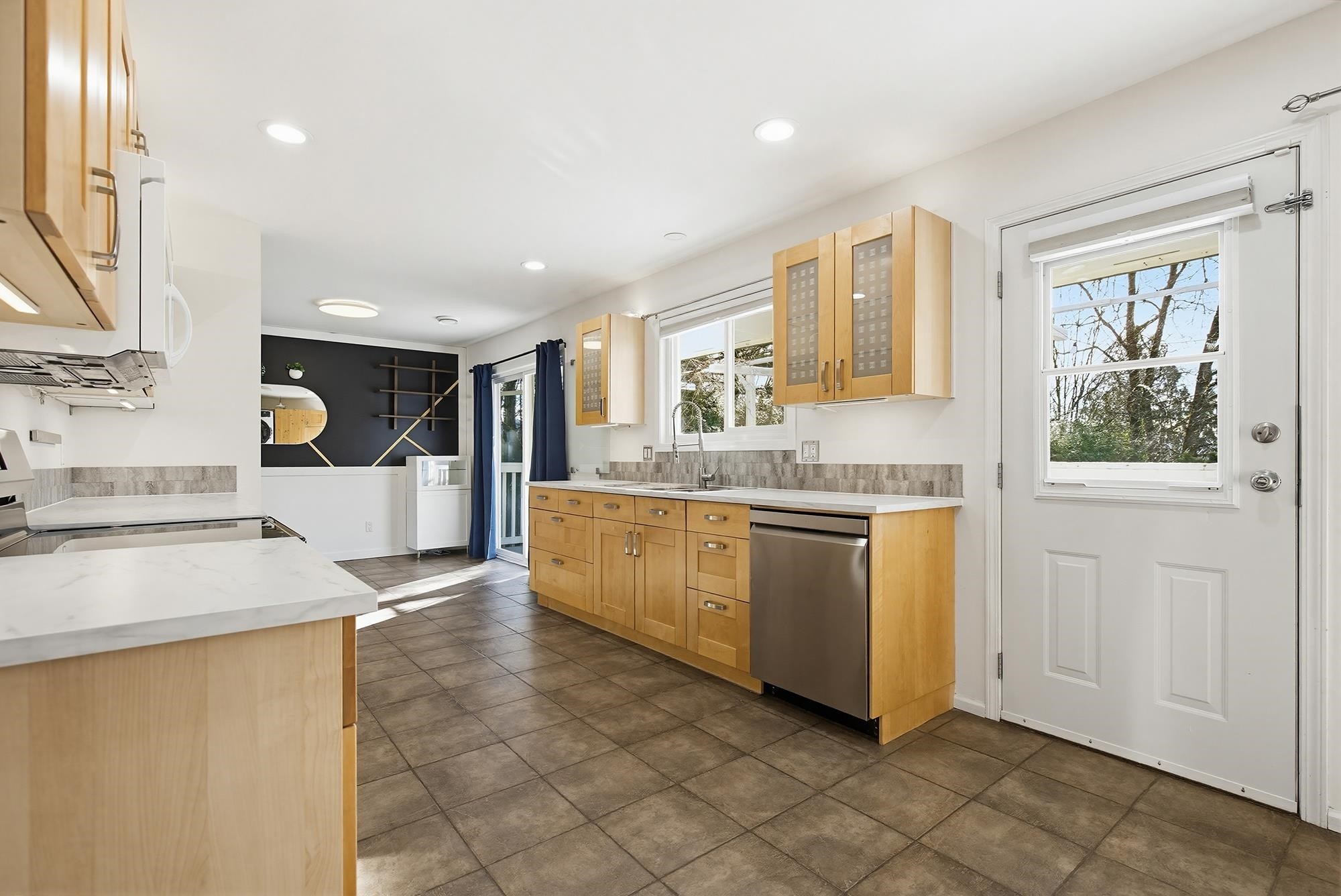 









33394


Heather

Avenue,
Mission,




BC
V2V 4R3

