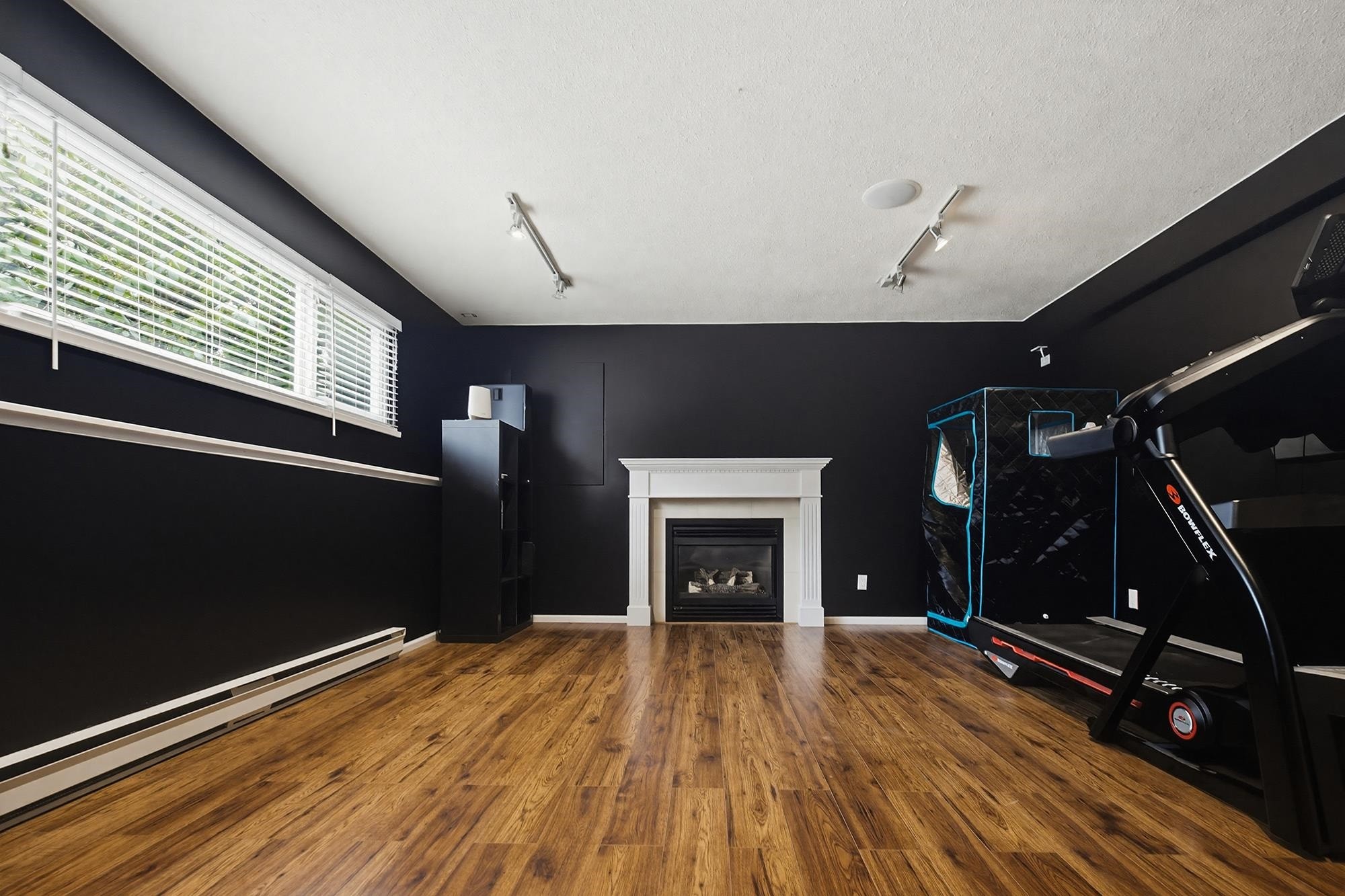 









33394


Heather

Avenue,
Mission,




BC
V2V 4R3

