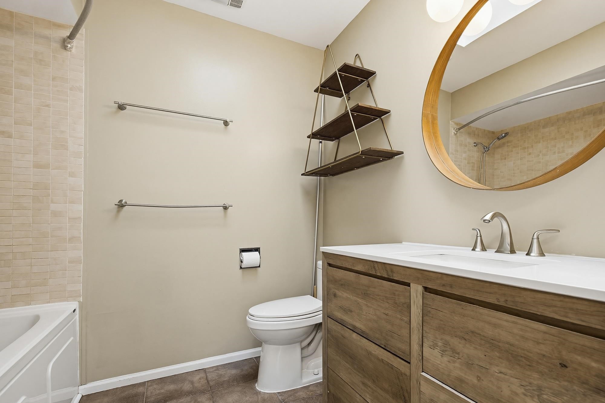 









33394


Heather

Avenue,
Mission,




BC
V2V 4R3

