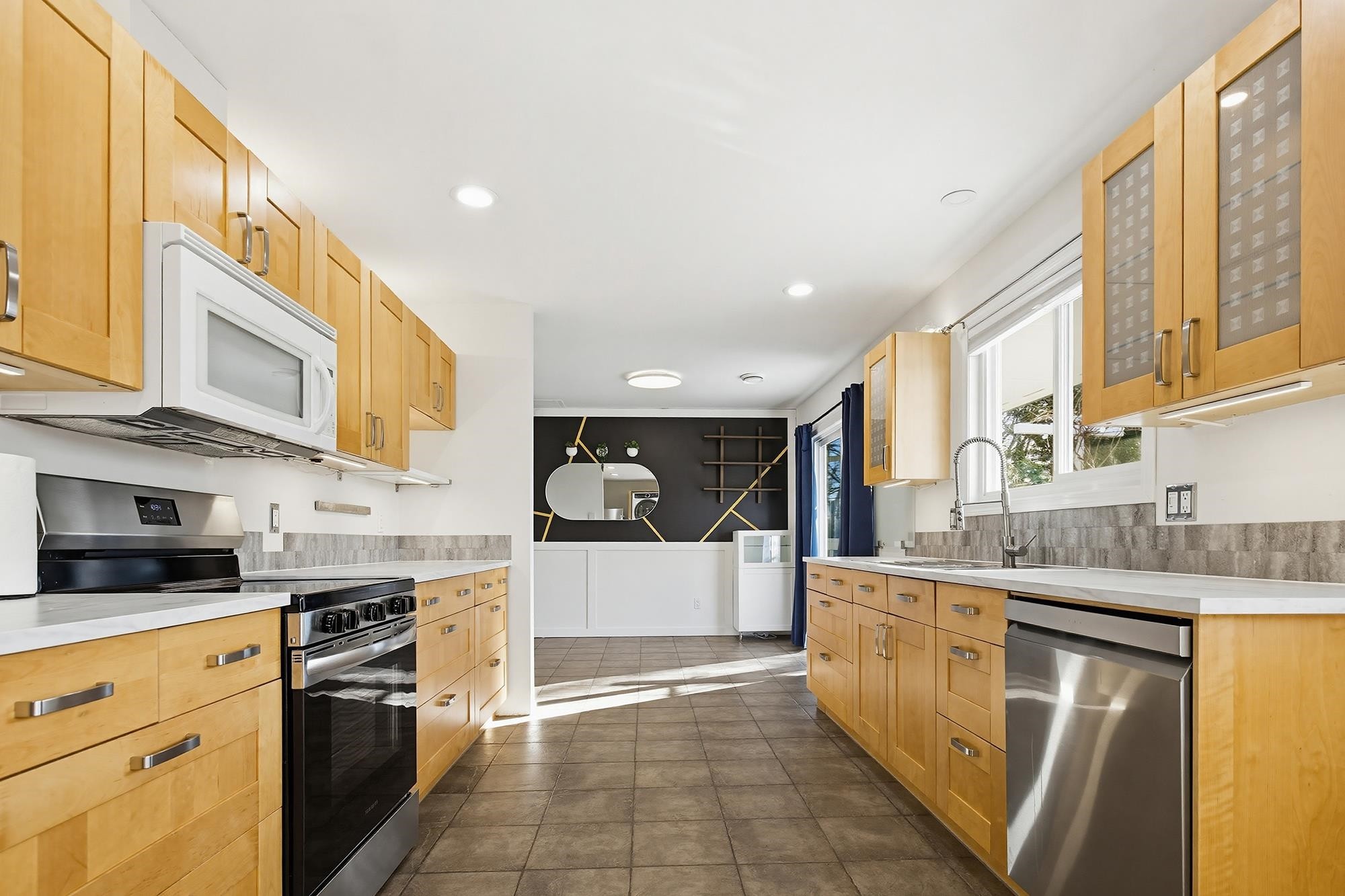 









33394


Heather

Avenue,
Mission,




BC
V2V 4R3

