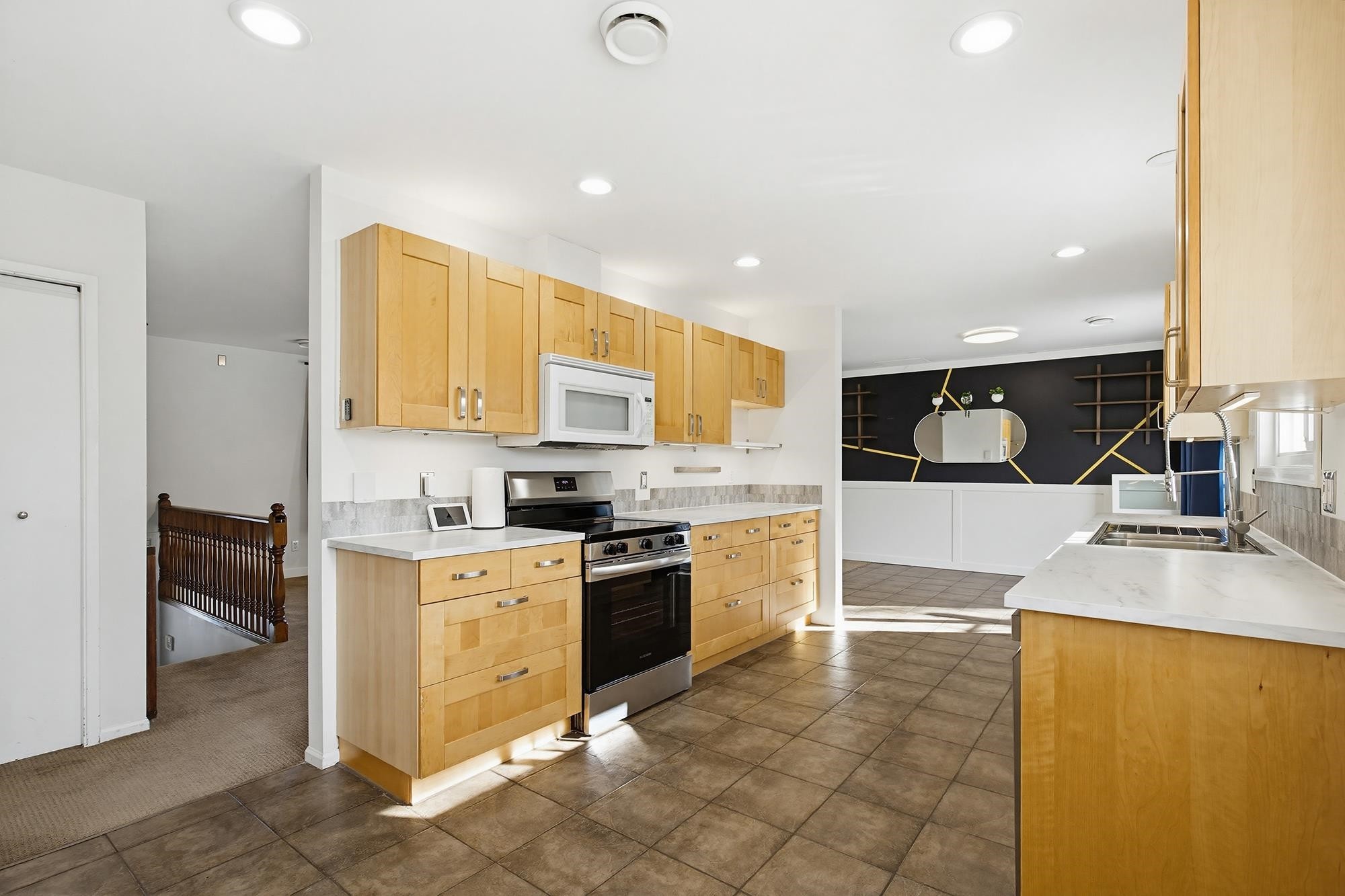 









33394


Heather

Avenue,
Mission,




BC
V2V 4R3

