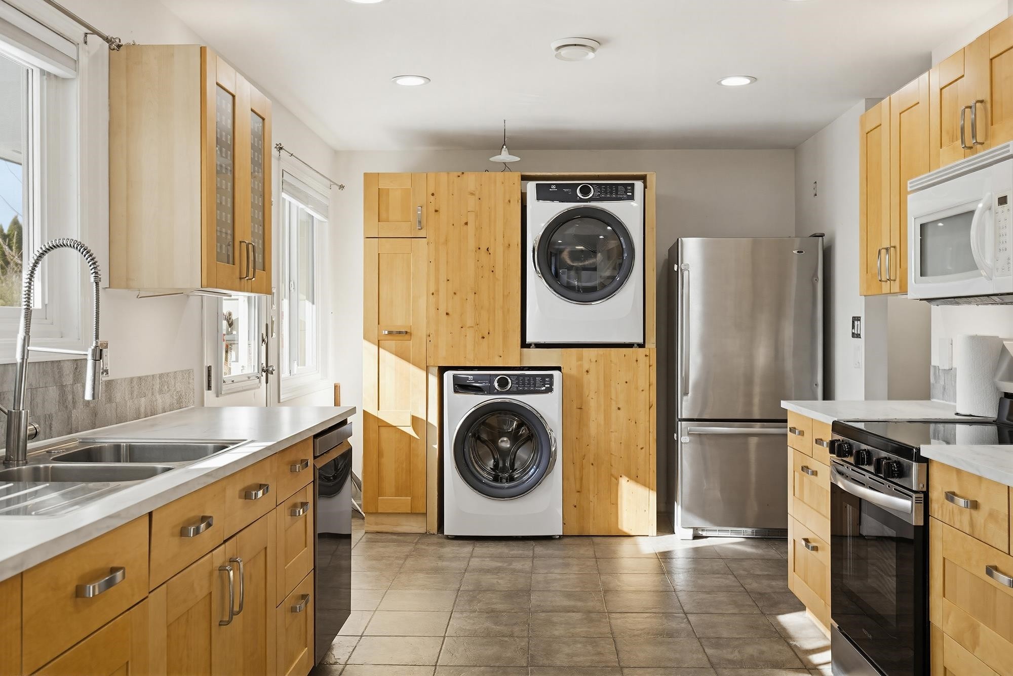 









33394


Heather

Avenue,
Mission,




BC
V2V 4R3

