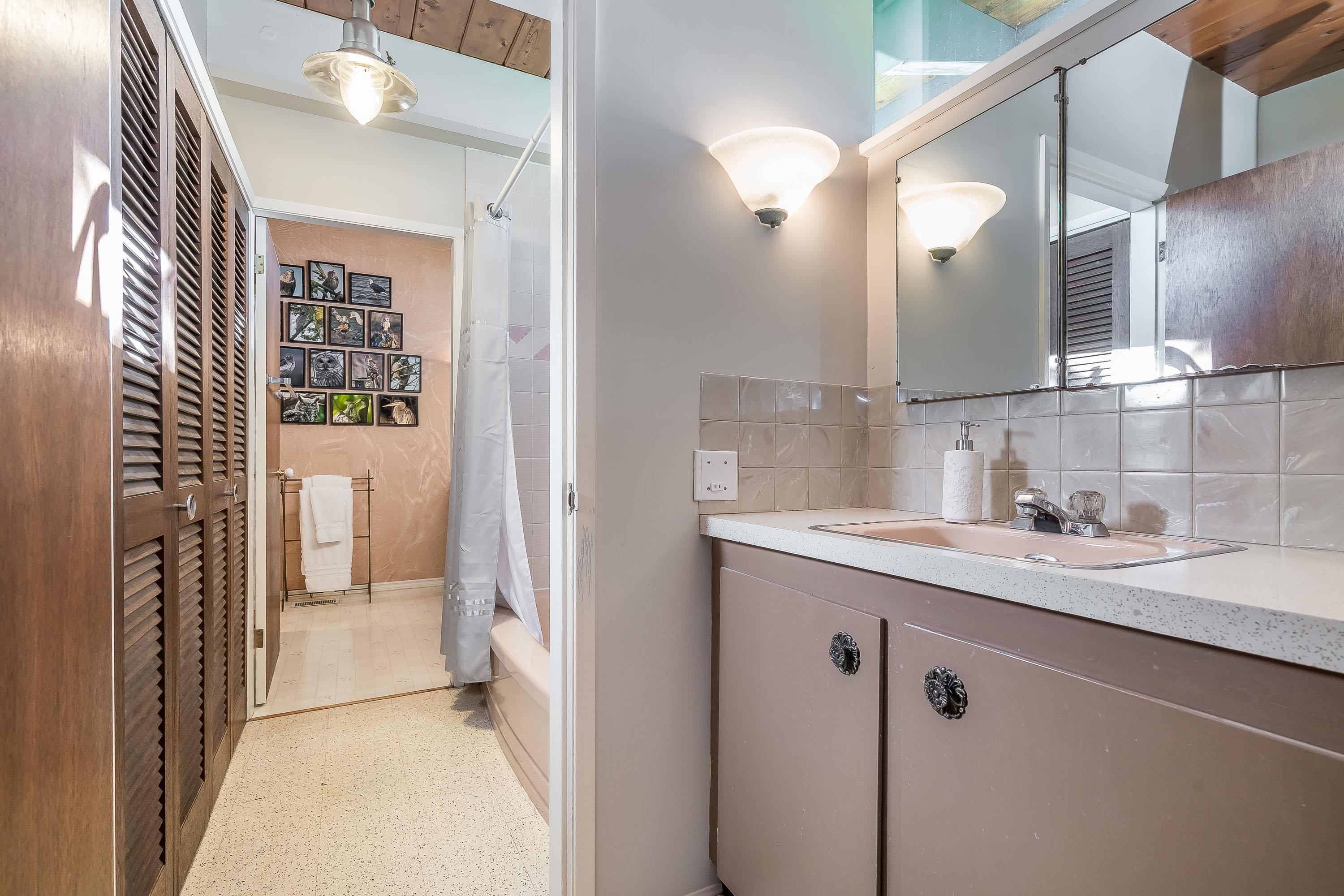 









6572


Kempson

Crescent,
Delta,




BC
V4E 1R5

