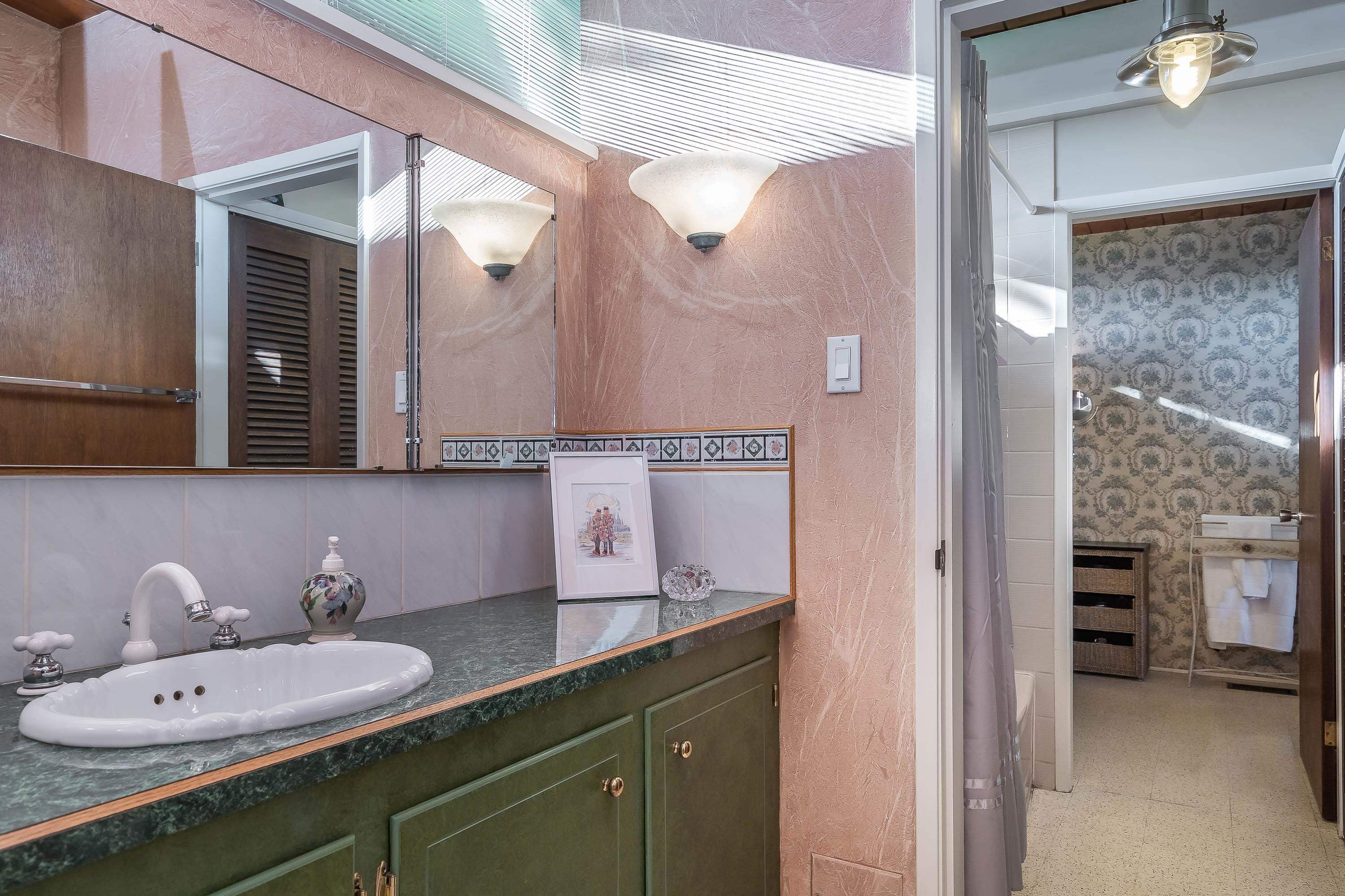 









6572


Kempson

Crescent,
Delta,




BC
V4E 1R5

