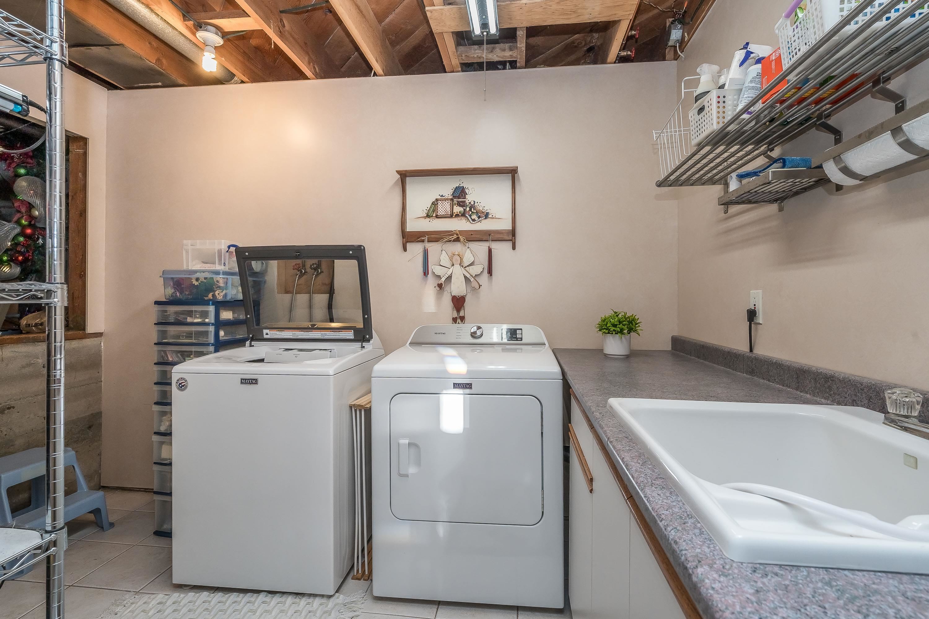 









6572


Kempson

Crescent,
Delta,




BC
V4E 1R5

