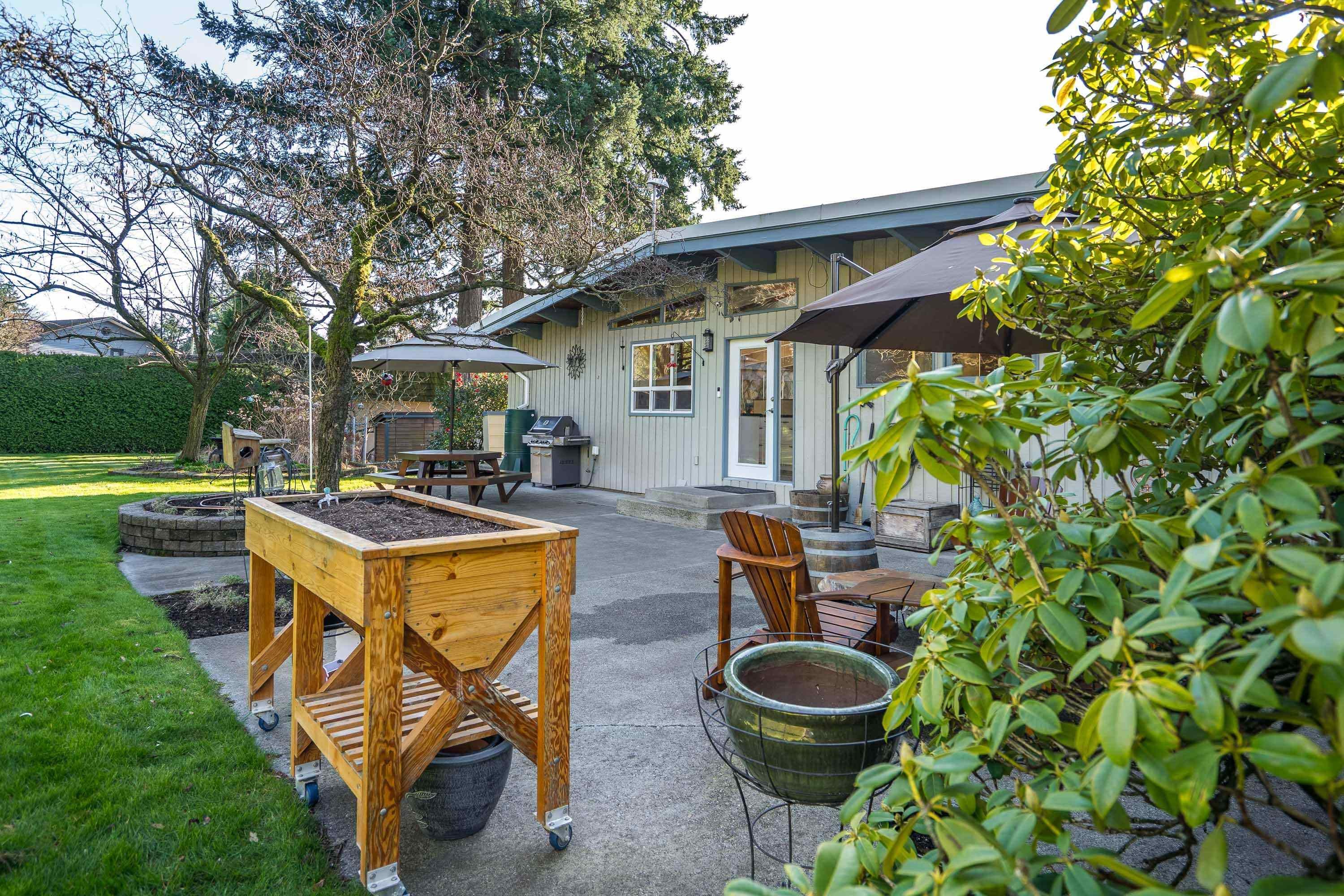 









6572


Kempson

Crescent,
Delta,




BC
V4E 1R5

