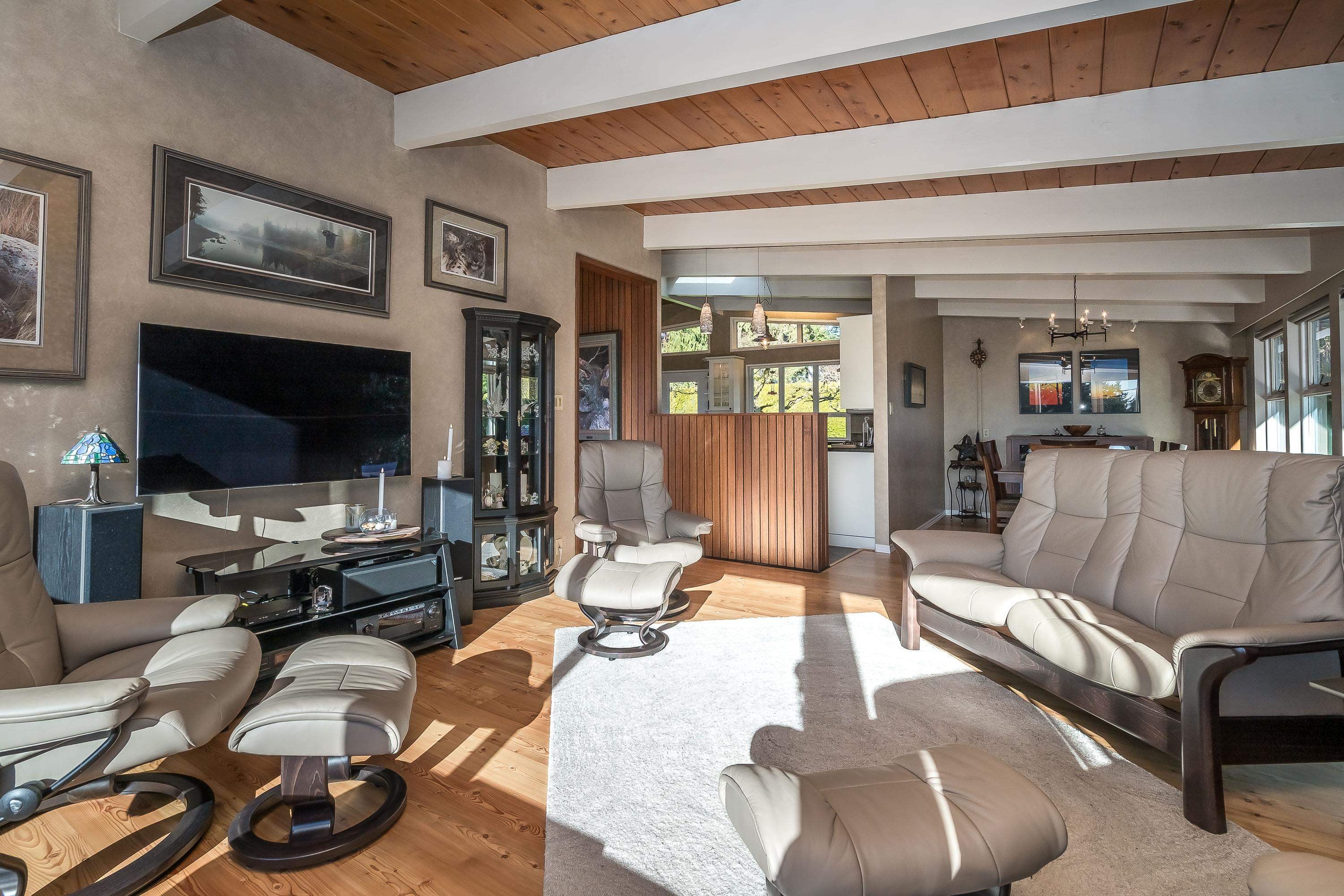 









6572


Kempson

Crescent,
Delta,




BC
V4E 1R5

