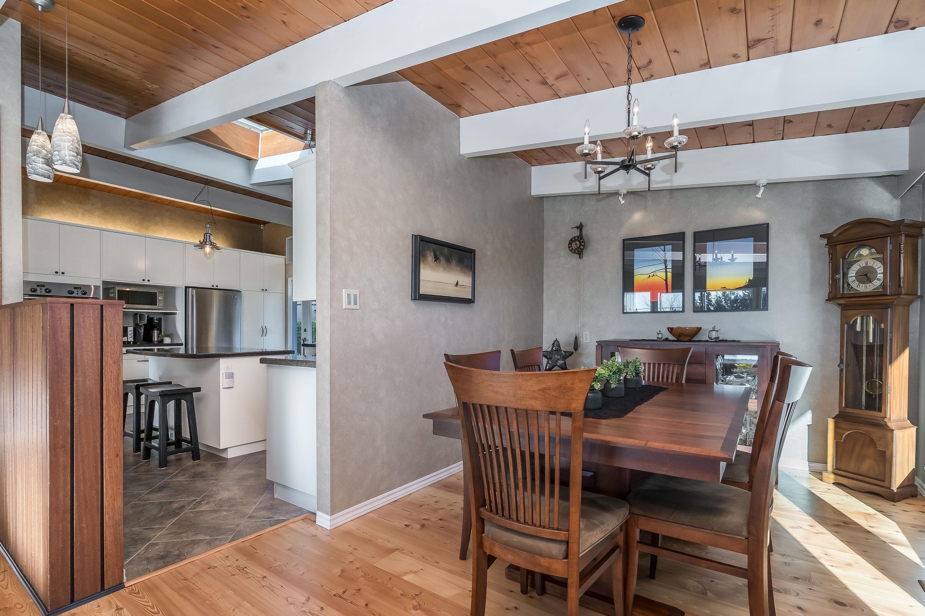 









6572


Kempson

Crescent,
Delta,




BC
V4E 1R5

