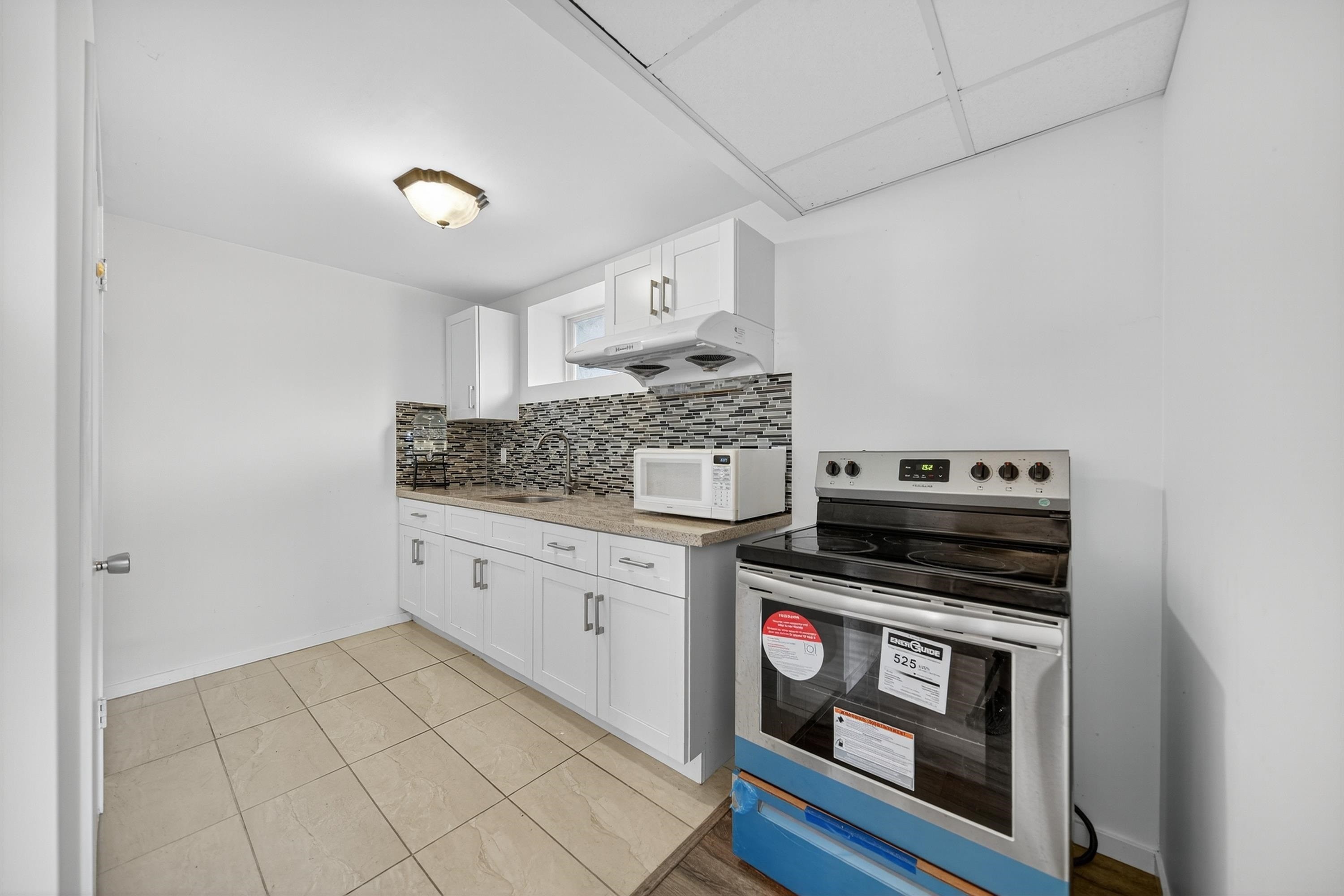 









8607


Byron

Road,
Delta,




BC
V4C 7P7

