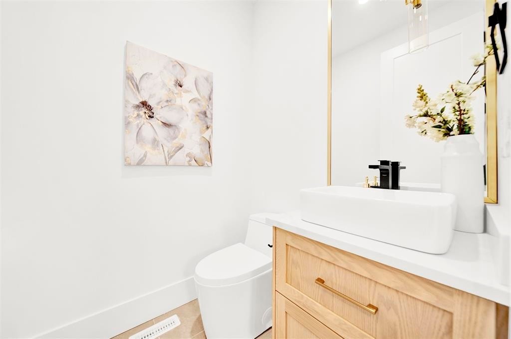 









16477


20

Avenue,
Surrey,




BC
V3Z 9M9

