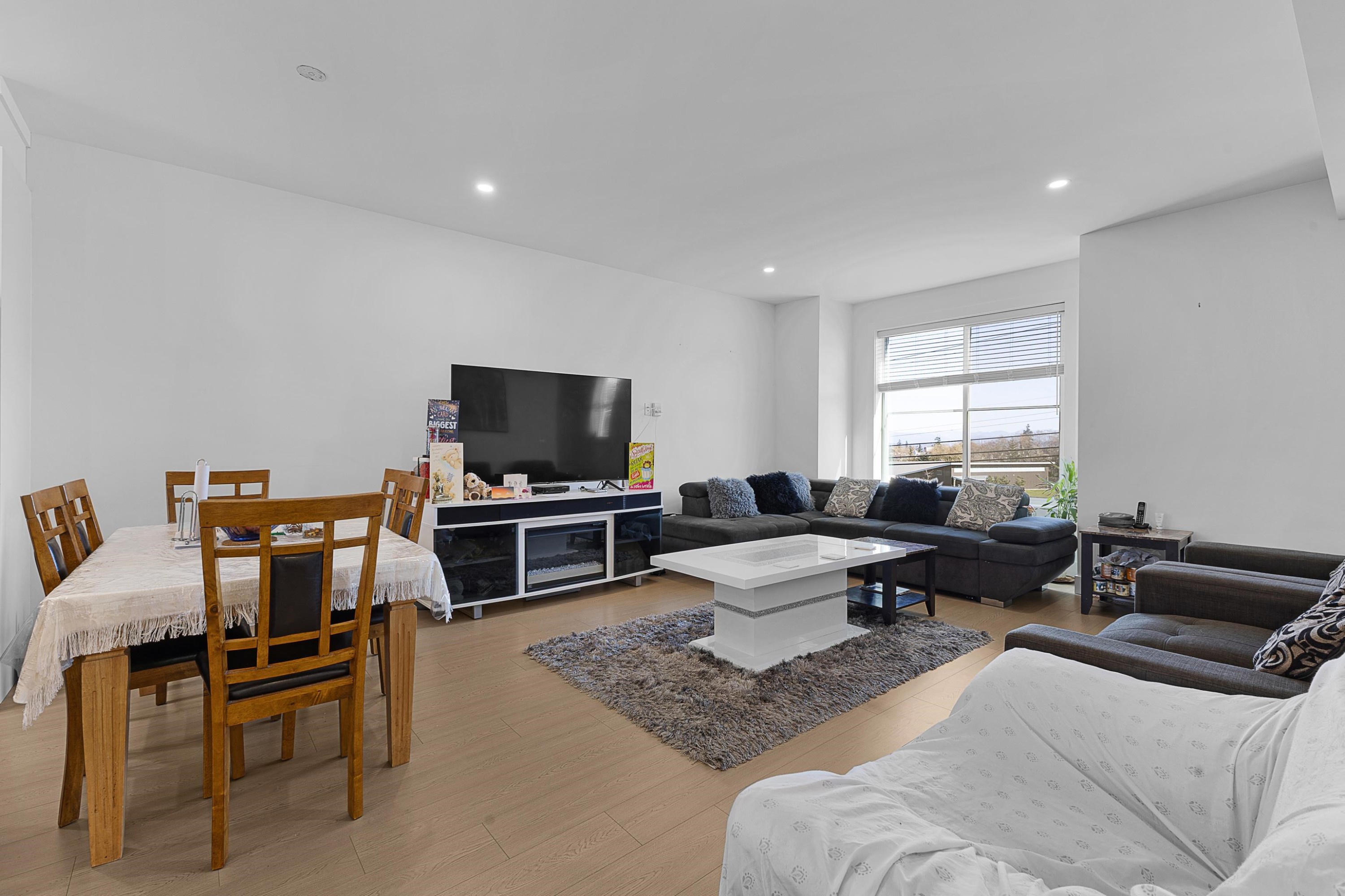 









14355


62

Avenue, 25,
Surrey,




BC
V3X 0K6

