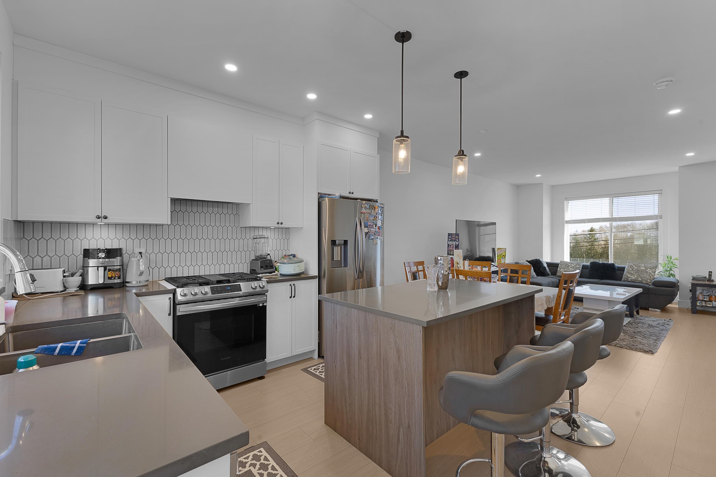 









14355


62

Avenue, 25,
Surrey,




BC
V3X 0K6

