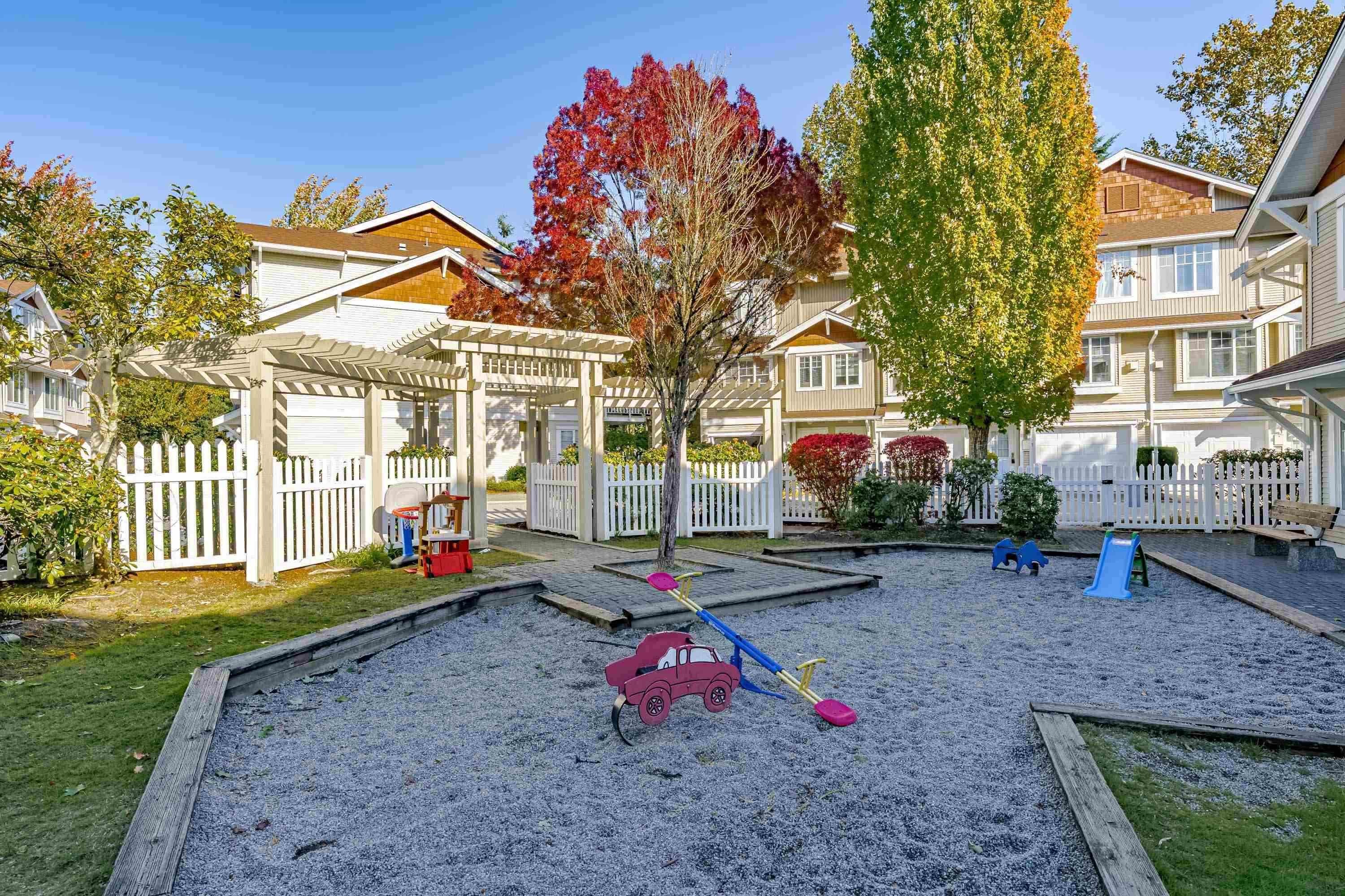 









12110


75a

Avenue, 80,
Surrey,




BC
V3W 1M1

