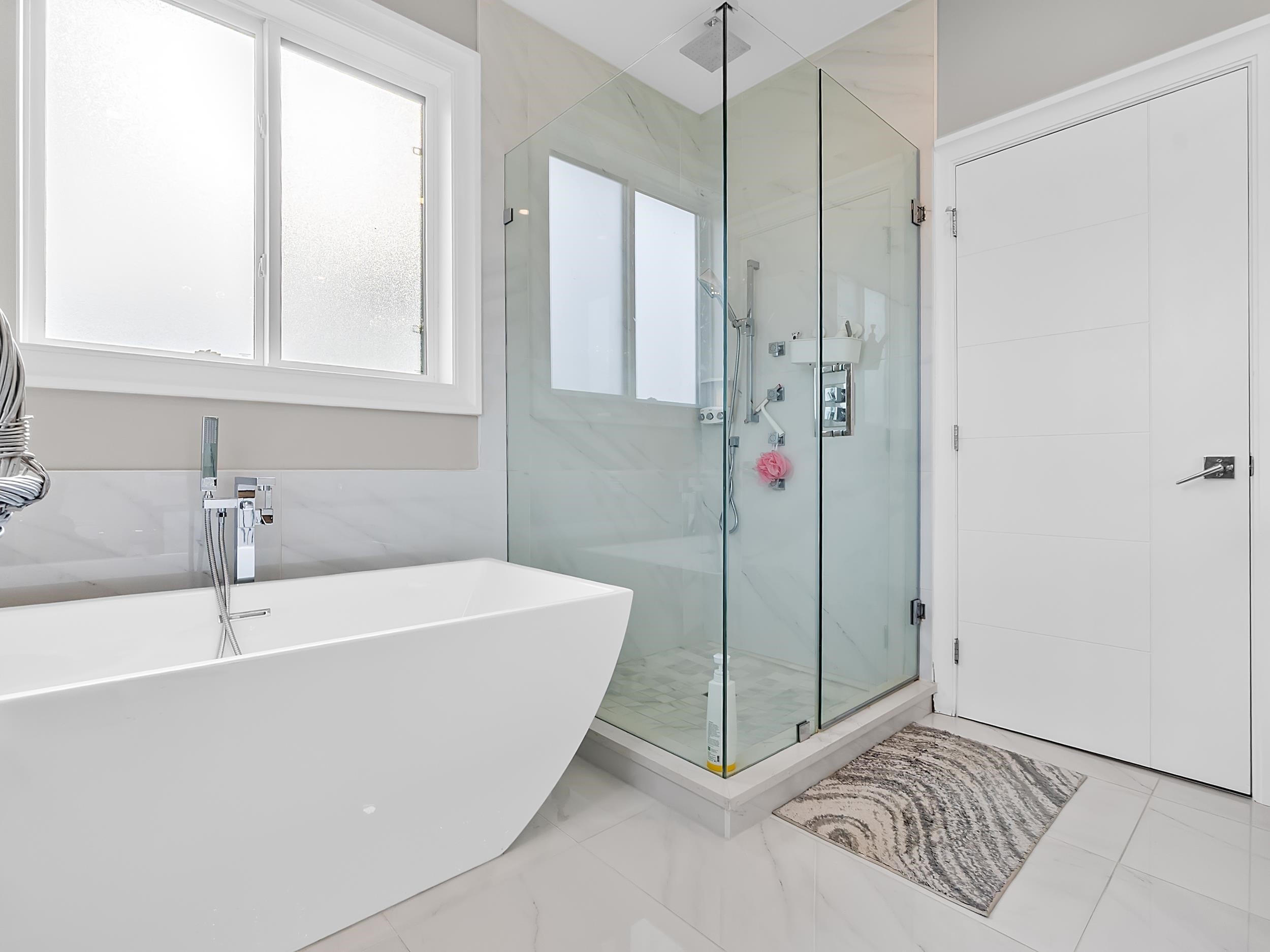









11586


84b

Avenue,
Delta,




BC
V4C 2T6

