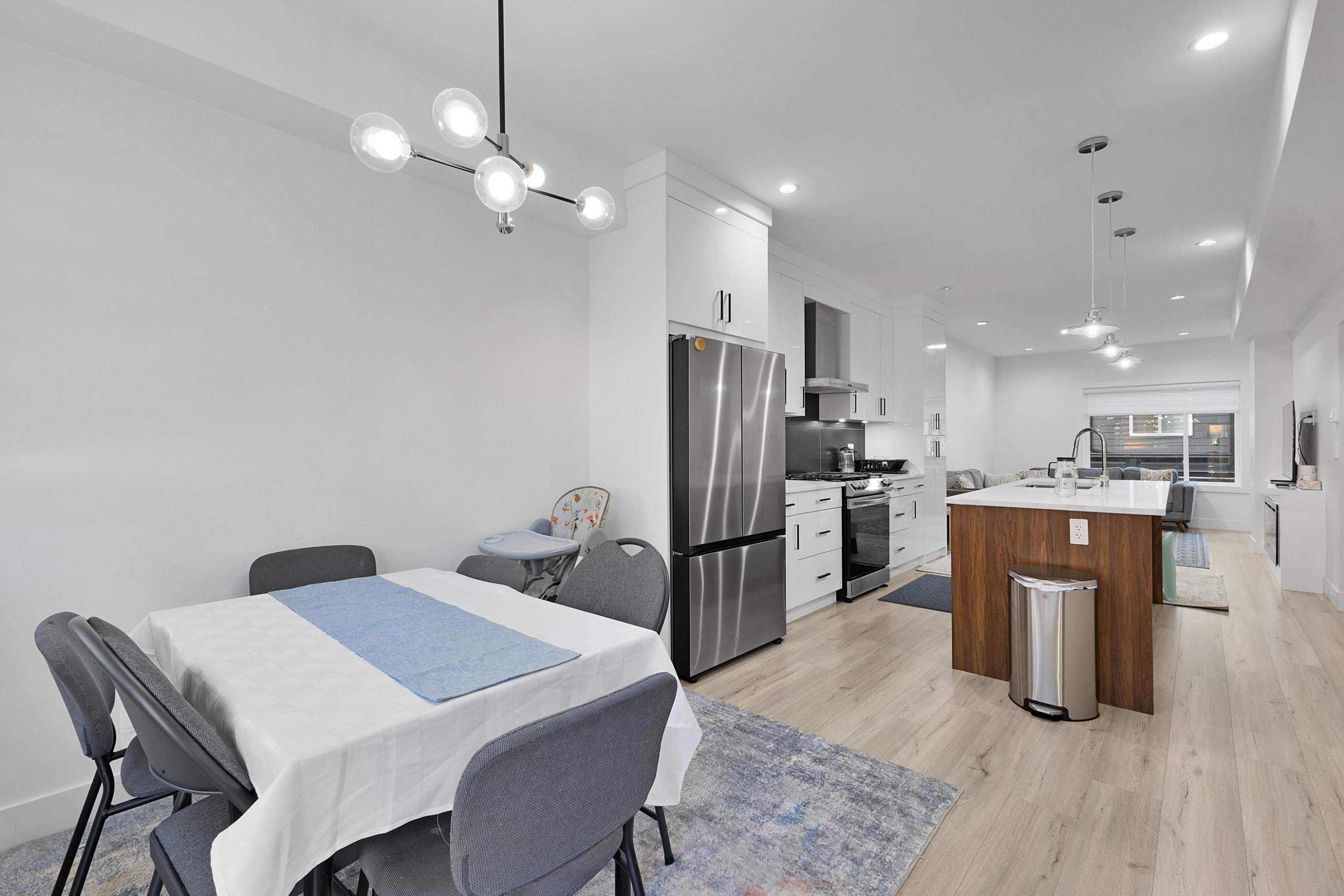 









9652


162a

Street, 15,
Surrey,




BC
V4N 2E4

