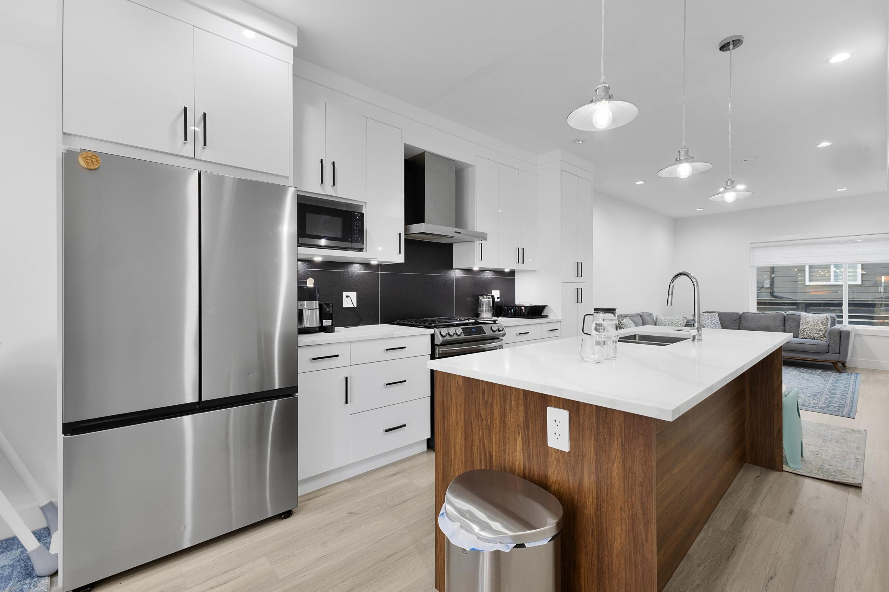 









9652


162a

Street, 15,
Surrey,




BC
V4N 2E4

