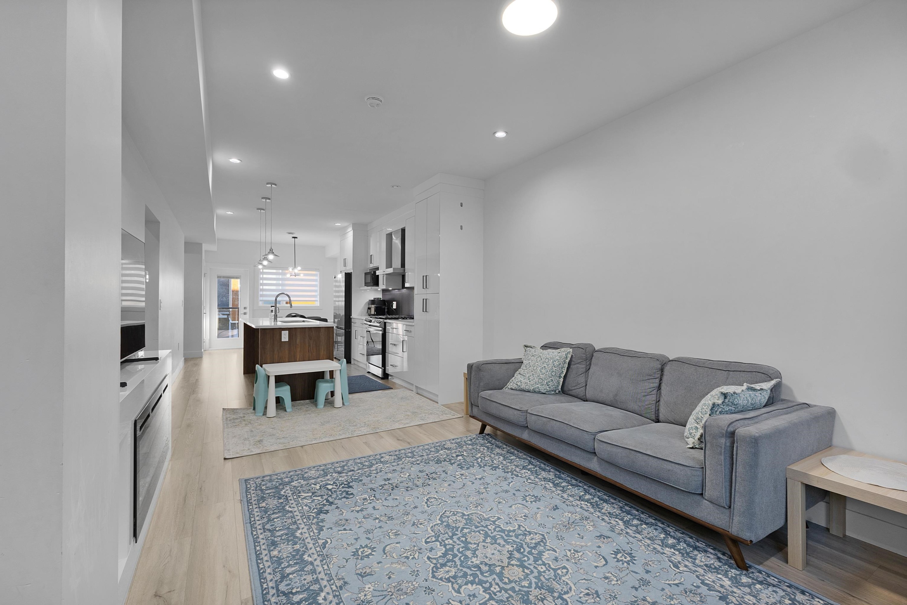 









9652


162a

Street, 15,
Surrey,




BC
V4N 2E4

