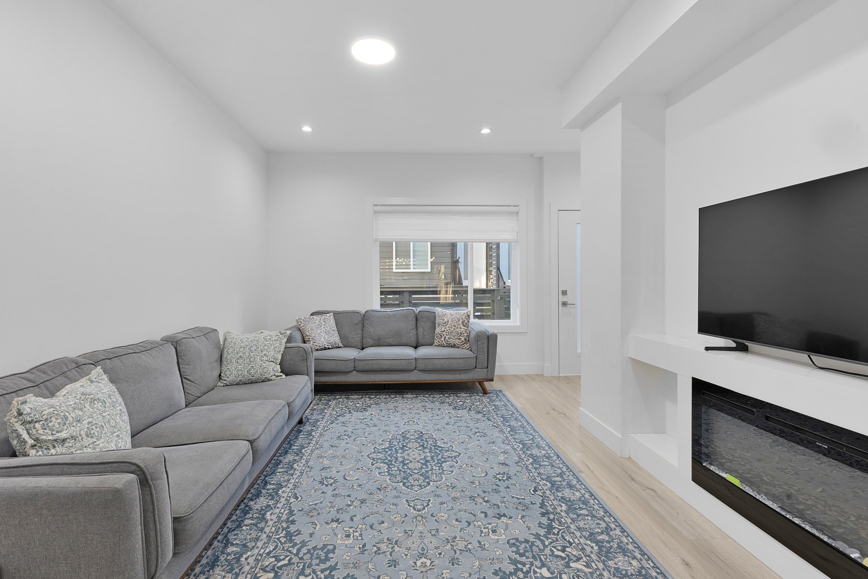 









9652


162a

Street, 15,
Surrey,




BC
V4N 2E4

