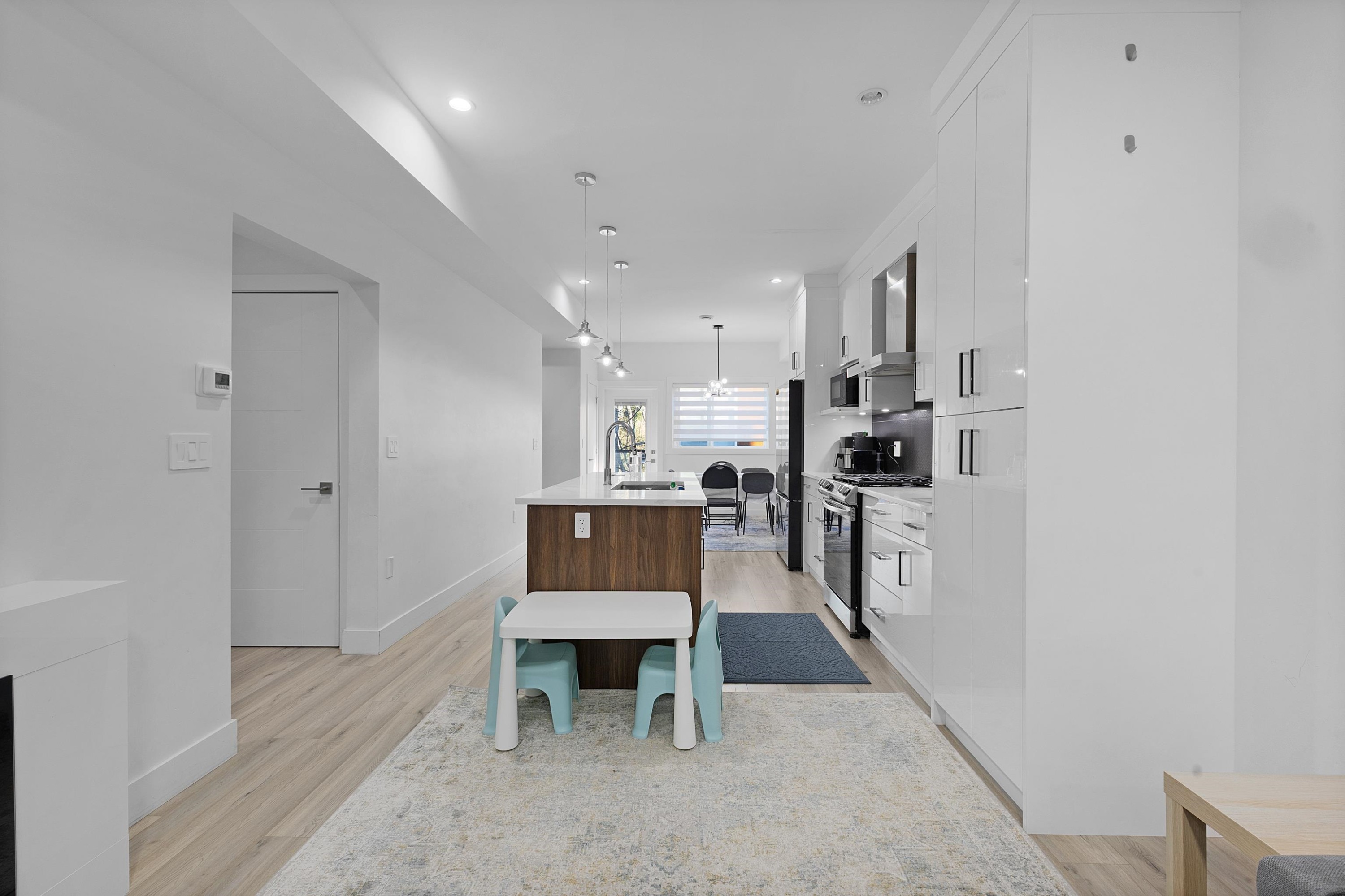 









9652


162a

Street, 15,
Surrey,




BC
V4N 2E4

