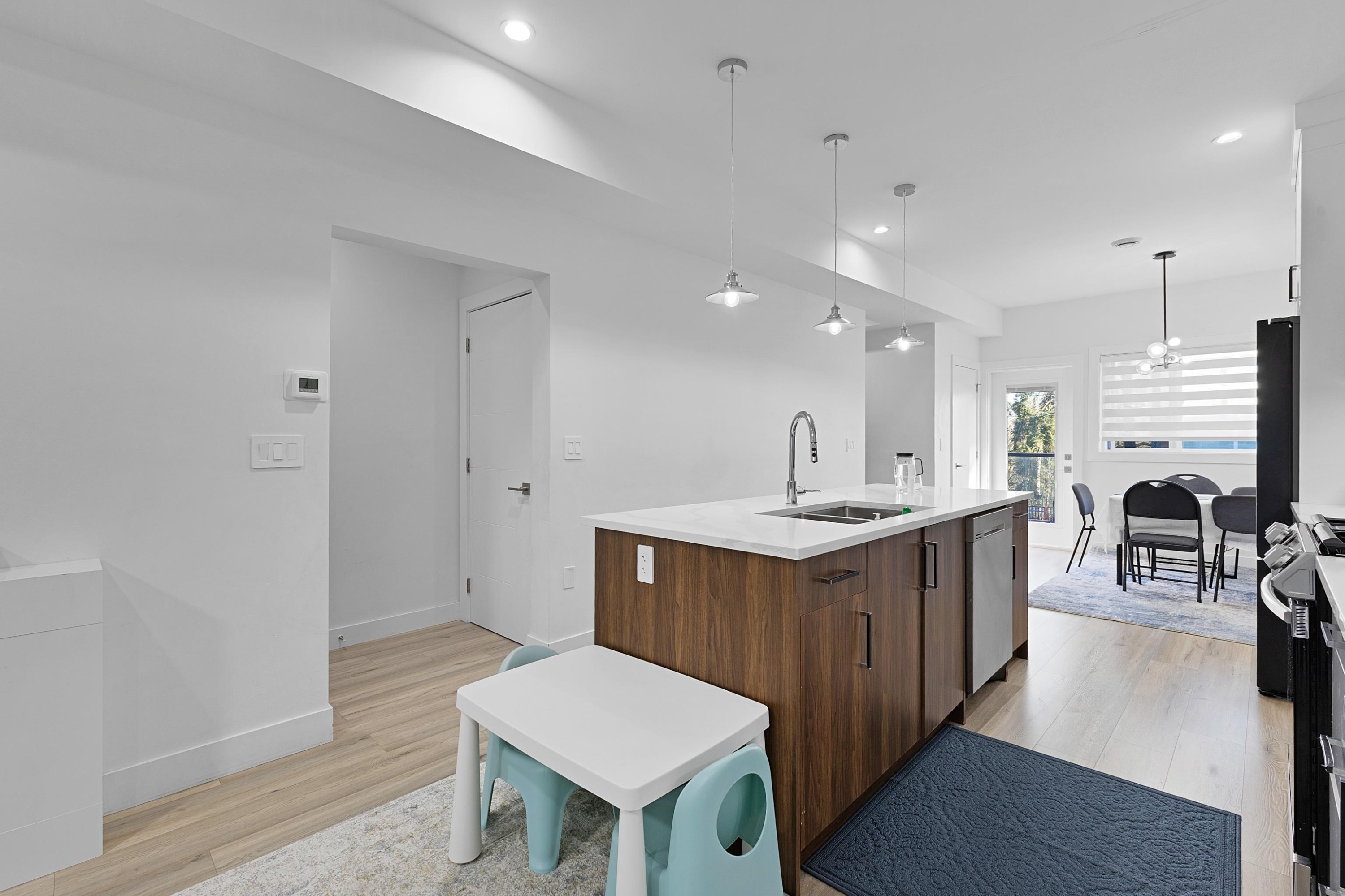 









9652


162a

Street, 15,
Surrey,




BC
V4N 2E4

