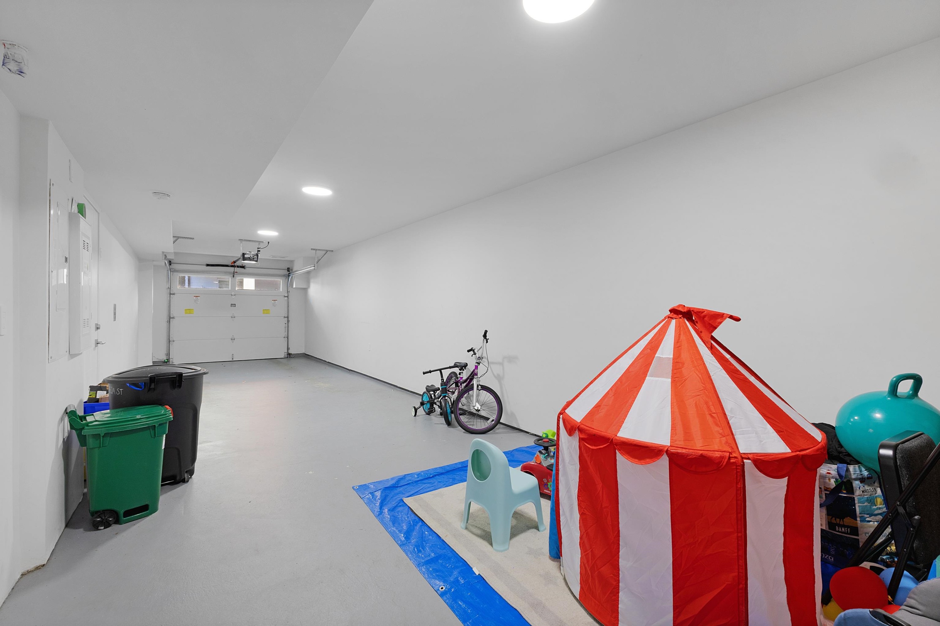 









9652


162a

Street, 15,
Surrey,




BC
V4N 2E4

