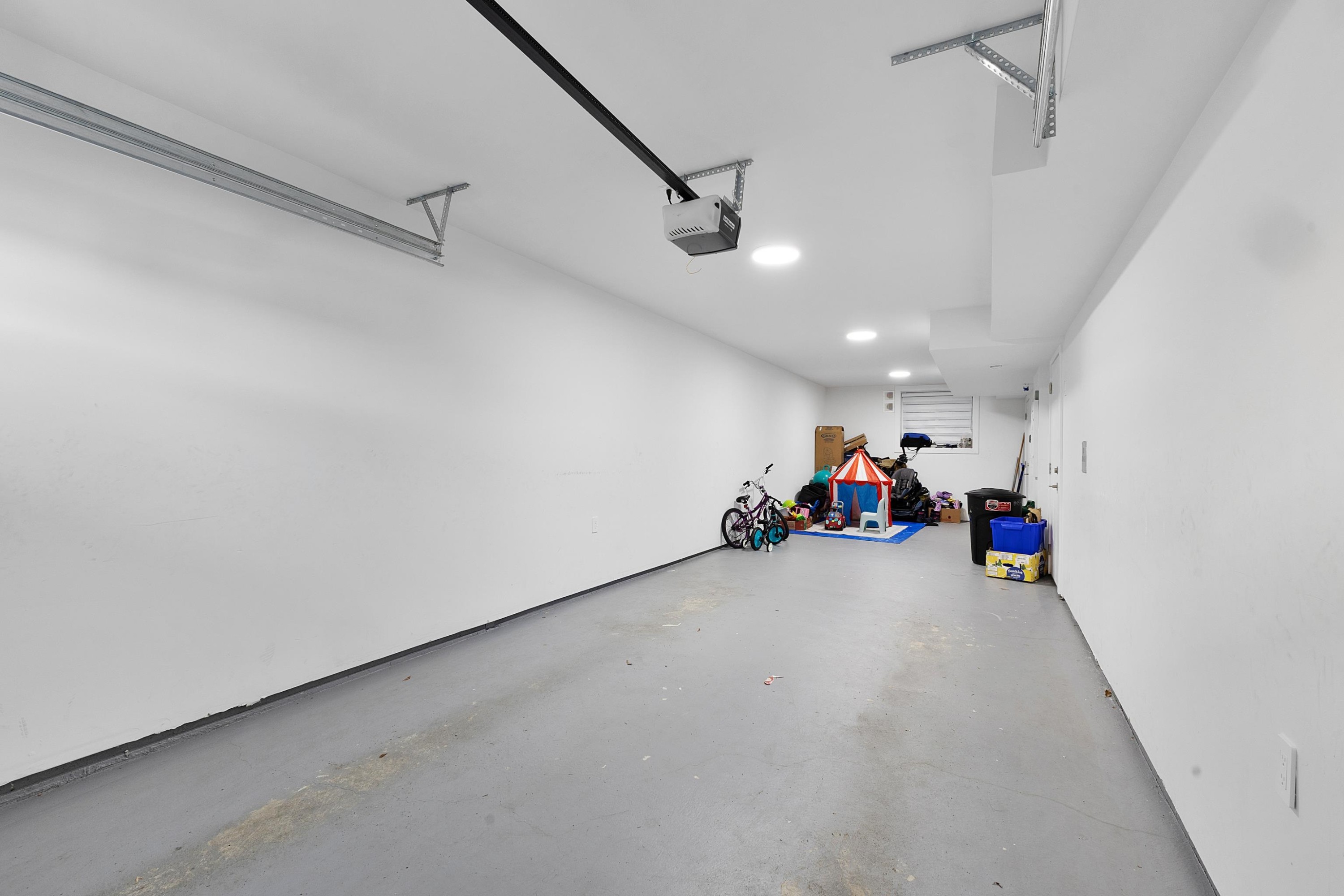 









9652


162a

Street, 15,
Surrey,




BC
V4N 2E4

