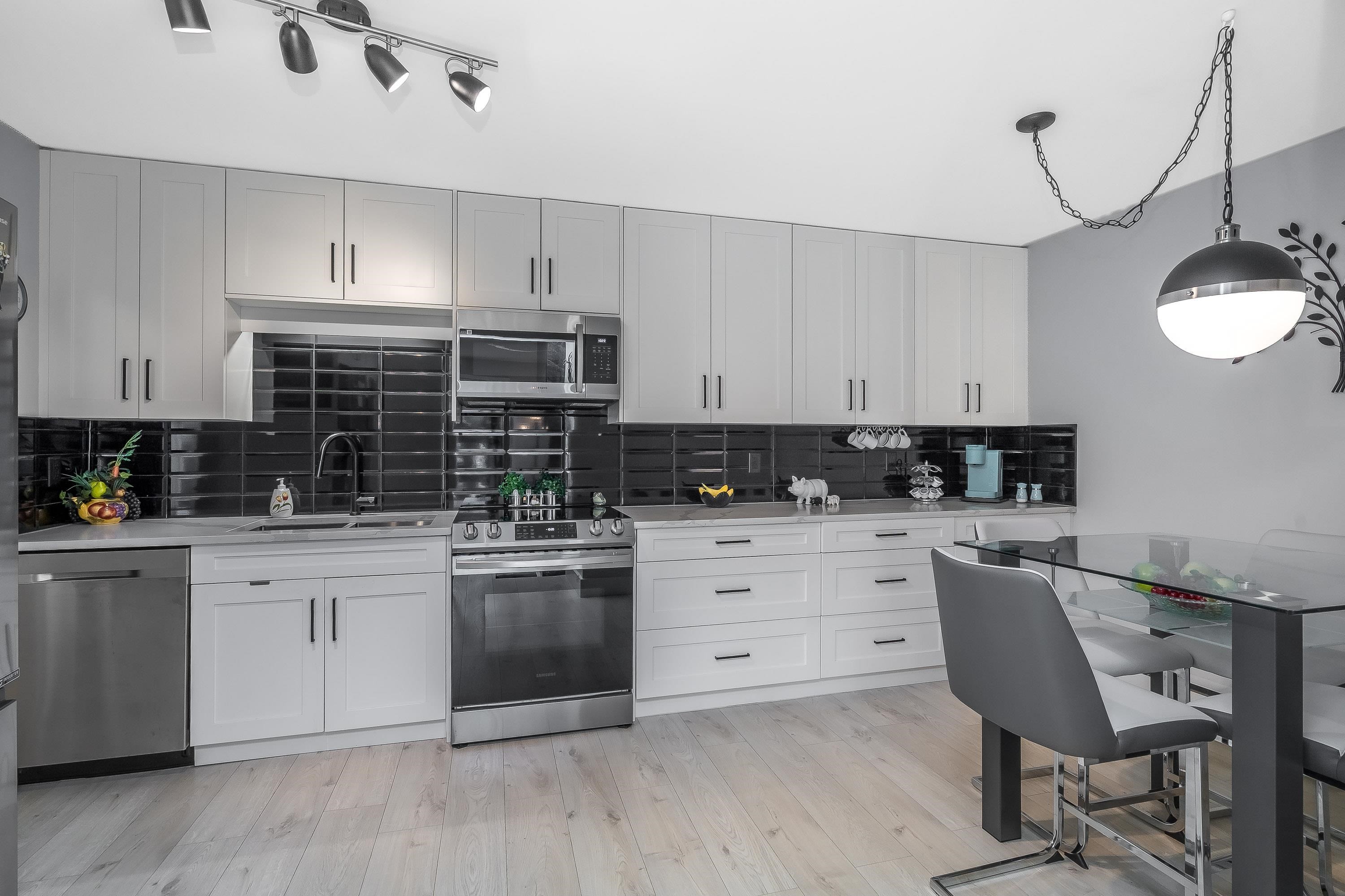 









32910


Amicus Place

Place, 101,
Abbotsford,




BC
V2S 6G9

