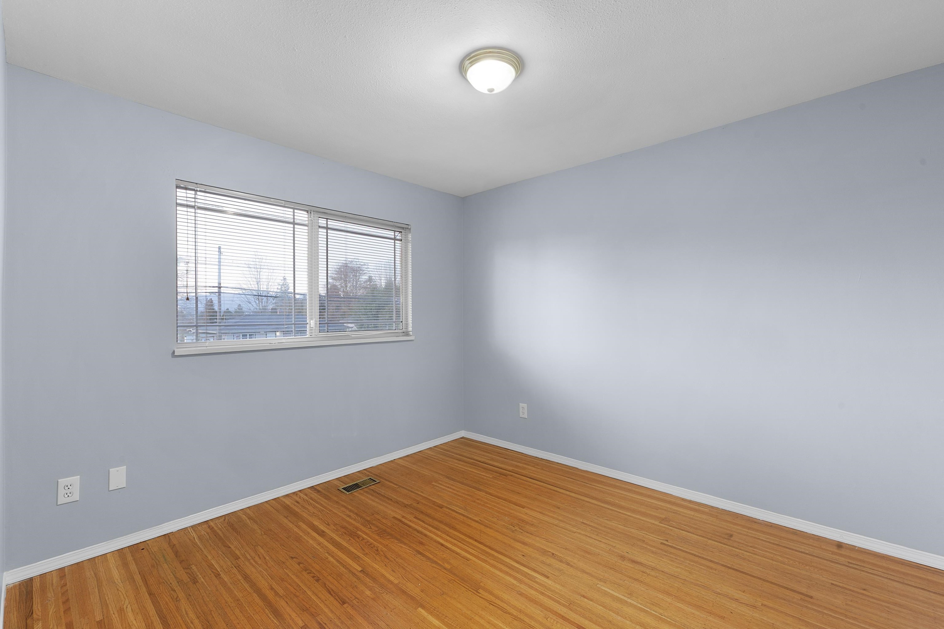 









13786


Grosvenor

Road,
Surrey,




BC
V3R 5E7

