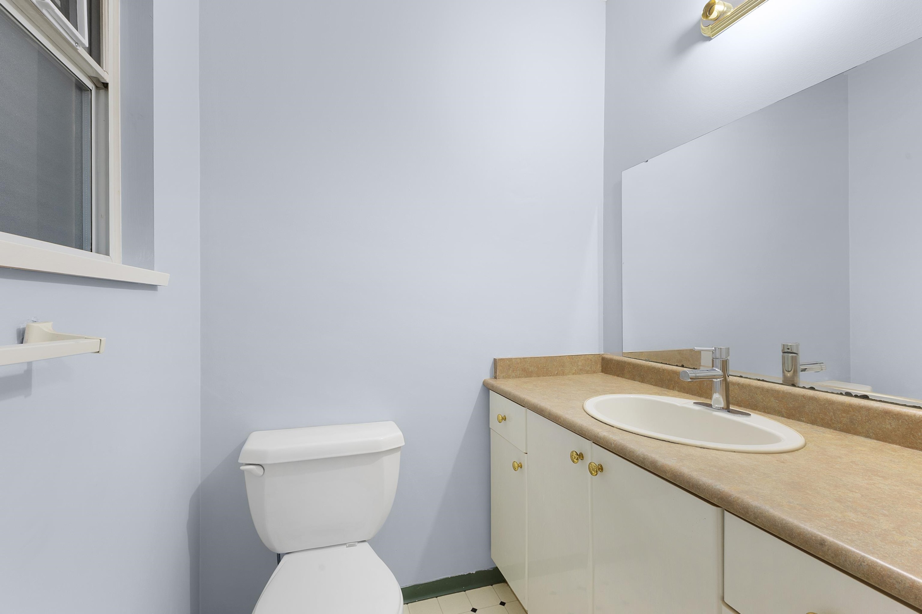 









13786


Grosvenor

Road,
Surrey,




BC
V3R 5E7

