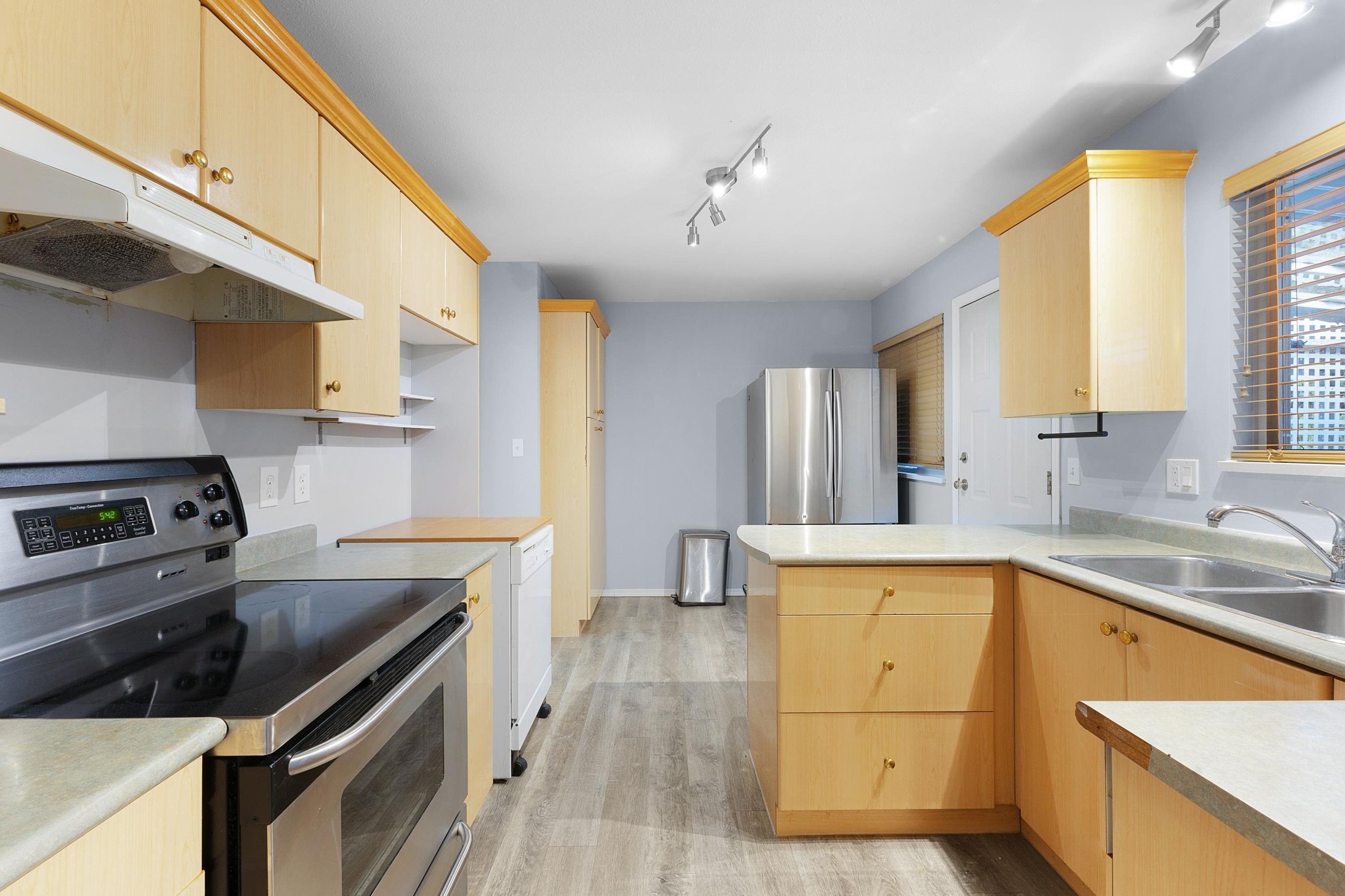 









13786


Grosvenor

Road,
Surrey,




BC
V3R 5E7

