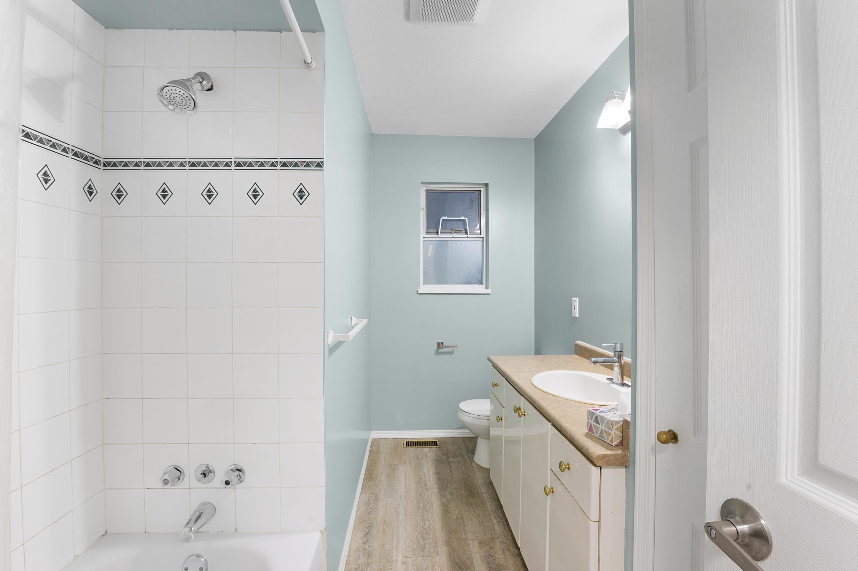 









13786


Grosvenor

Road,
Surrey,




BC
V3R 5E7

