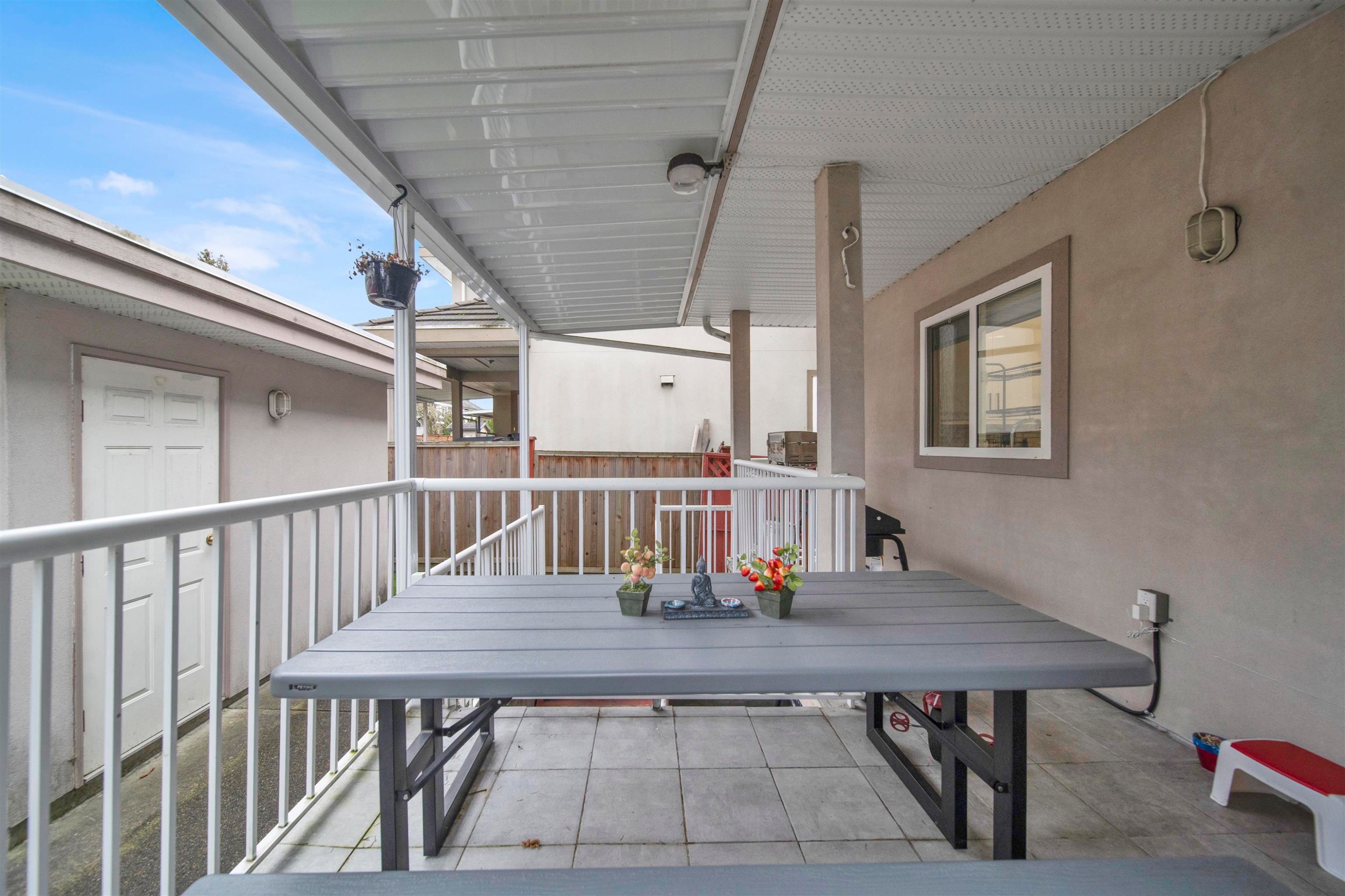 









6332


125a

Street,
Surrey,




BC
V3X 3N1

