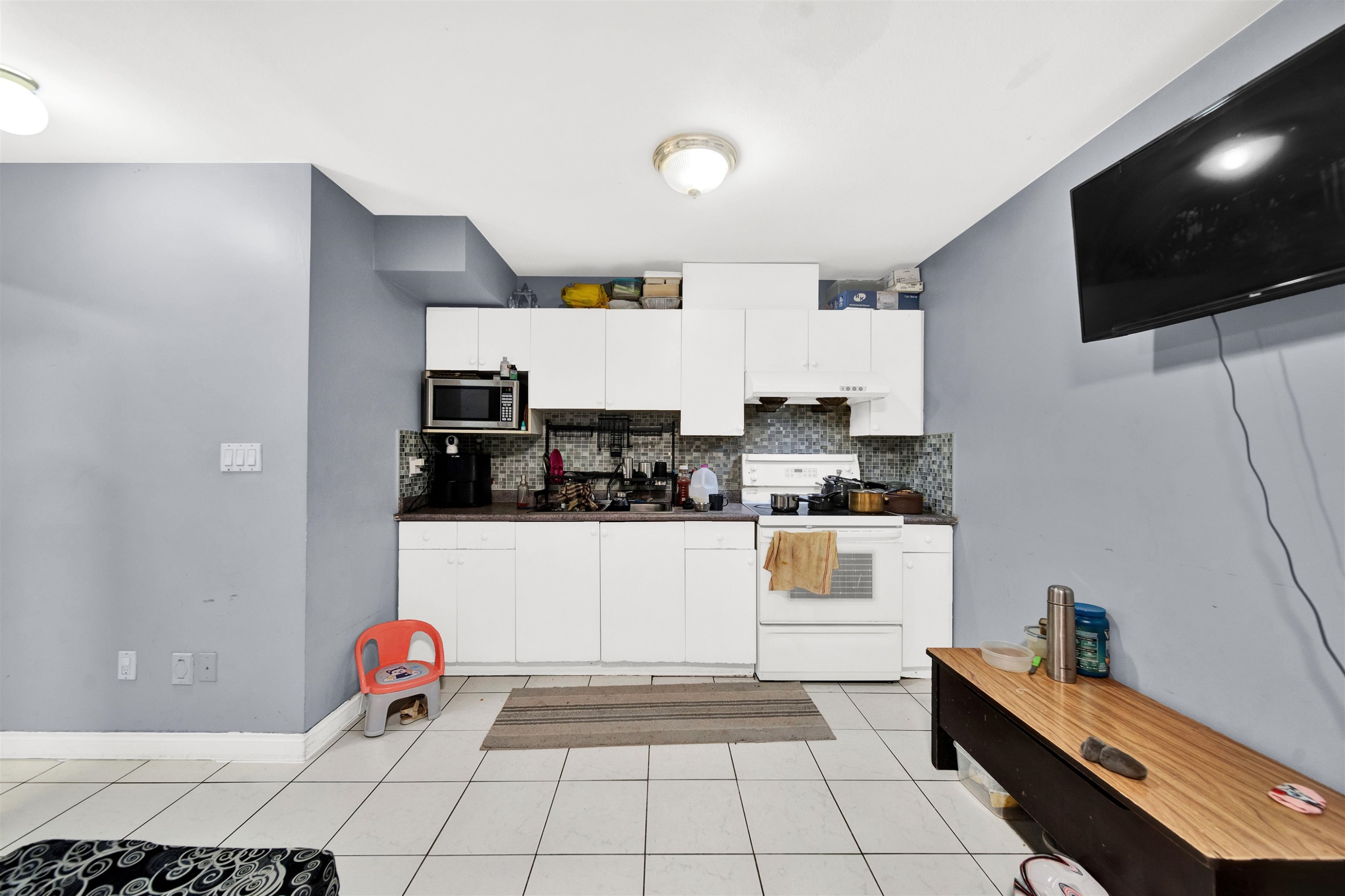 









6332


125a

Street,
Surrey,




BC
V3X 3N1

