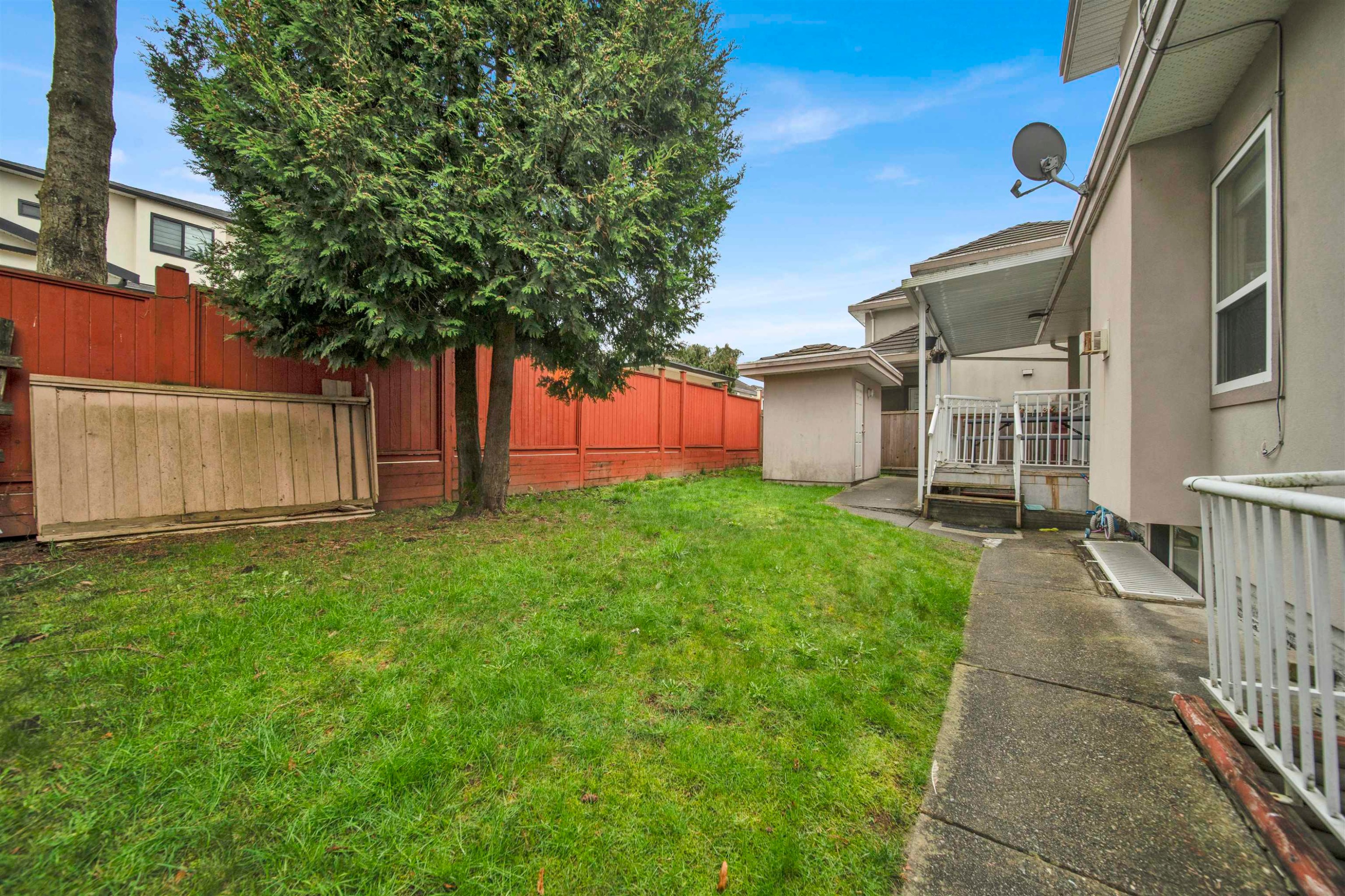 









6332


125a

Street,
Surrey,




BC
V3X 3N1


