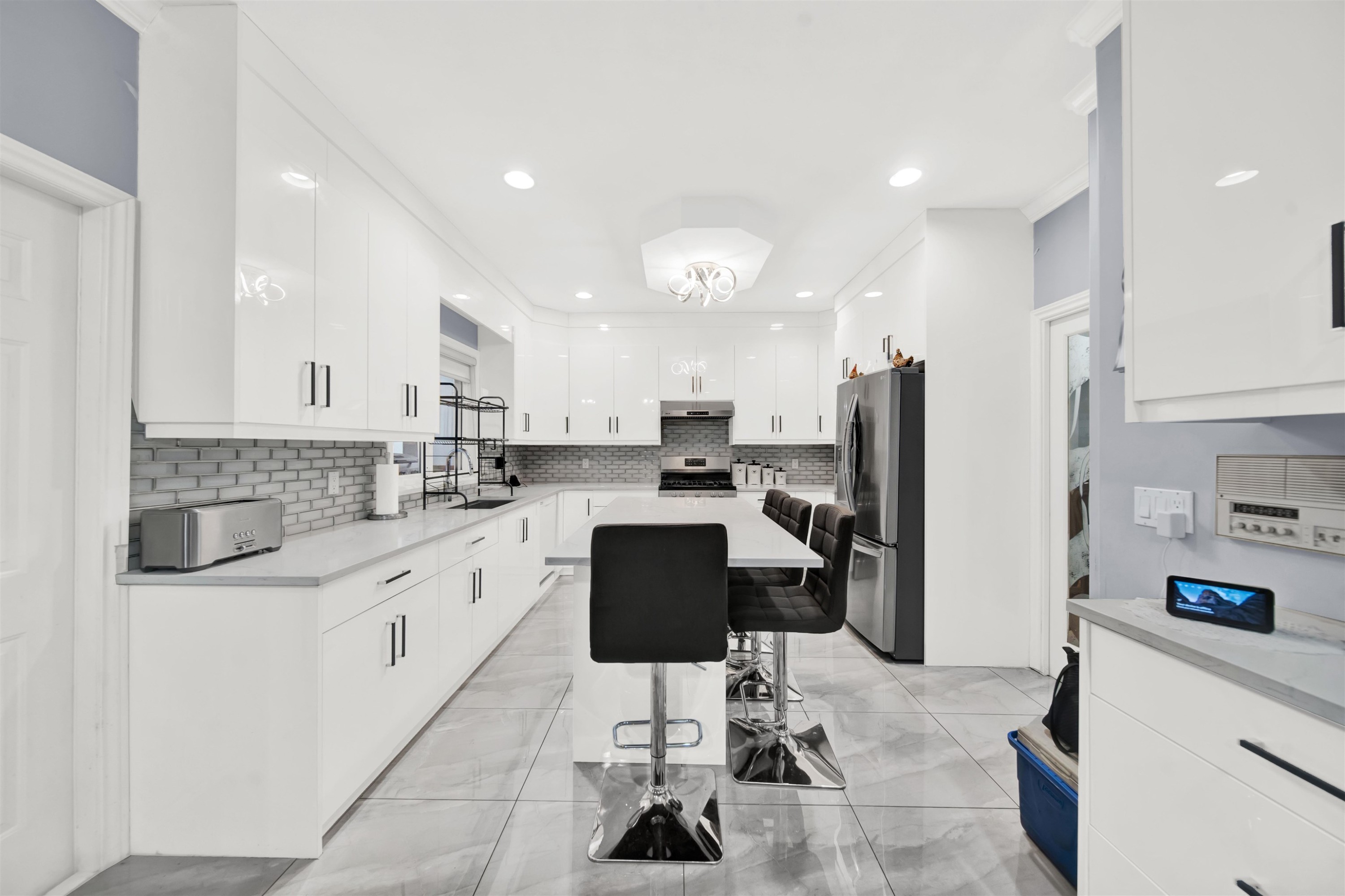 









6332


125a

Street,
Surrey,




BC
V3X 3N1

