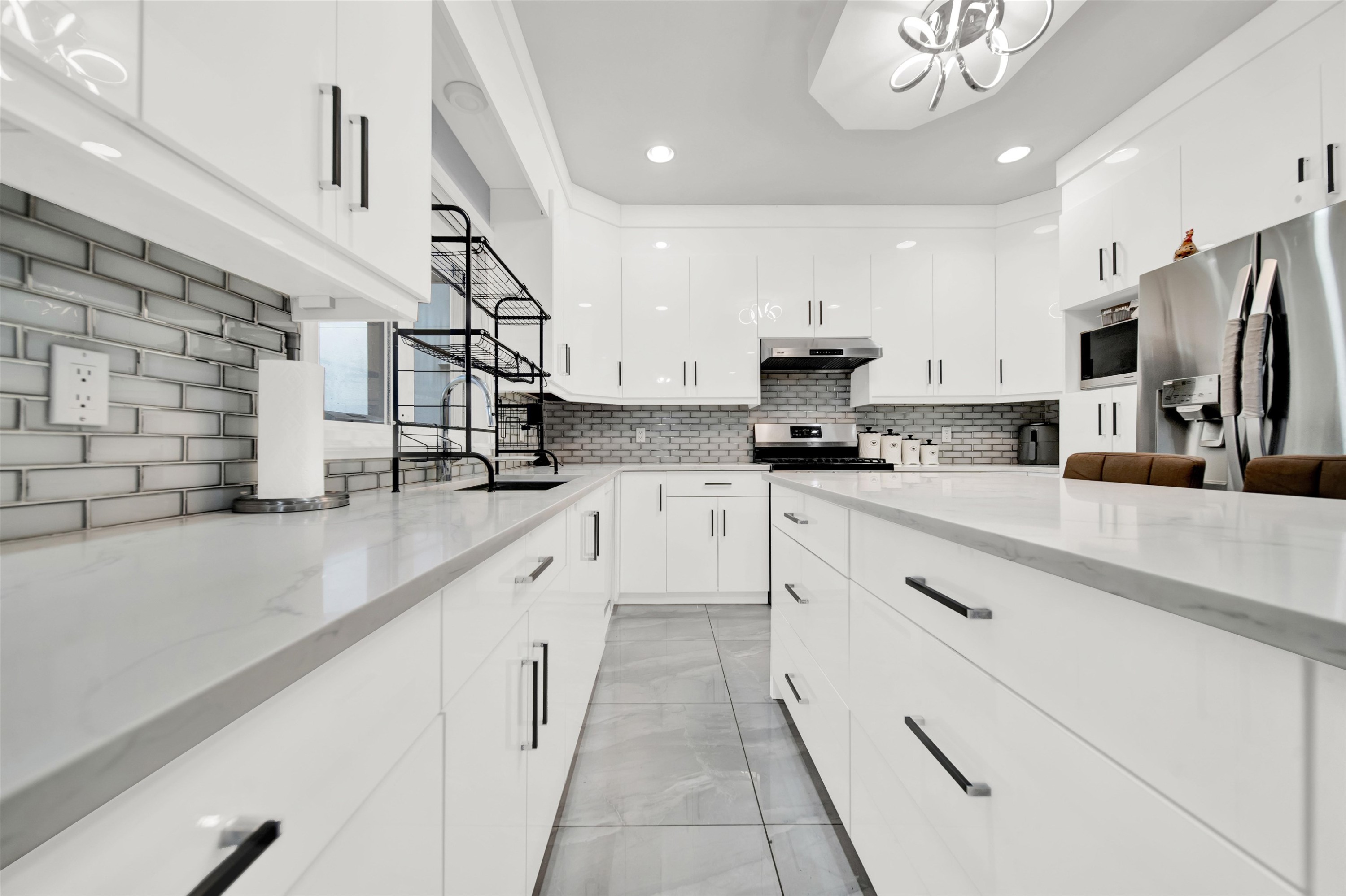 









6332


125a

Street,
Surrey,




BC
V3X 3N1


