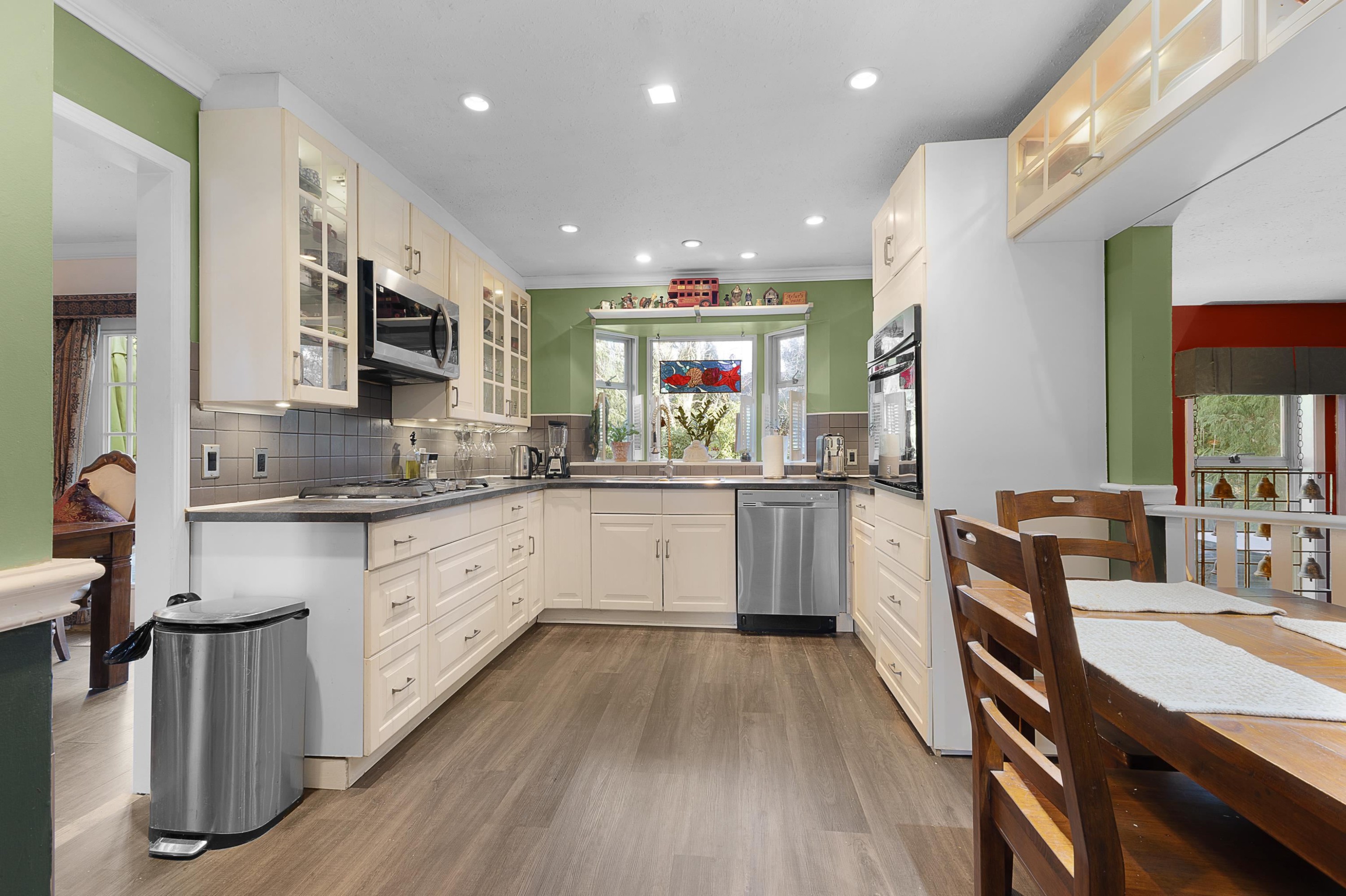 









13385


60

Avenue,
Surrey,




BC
V3X 2M1

