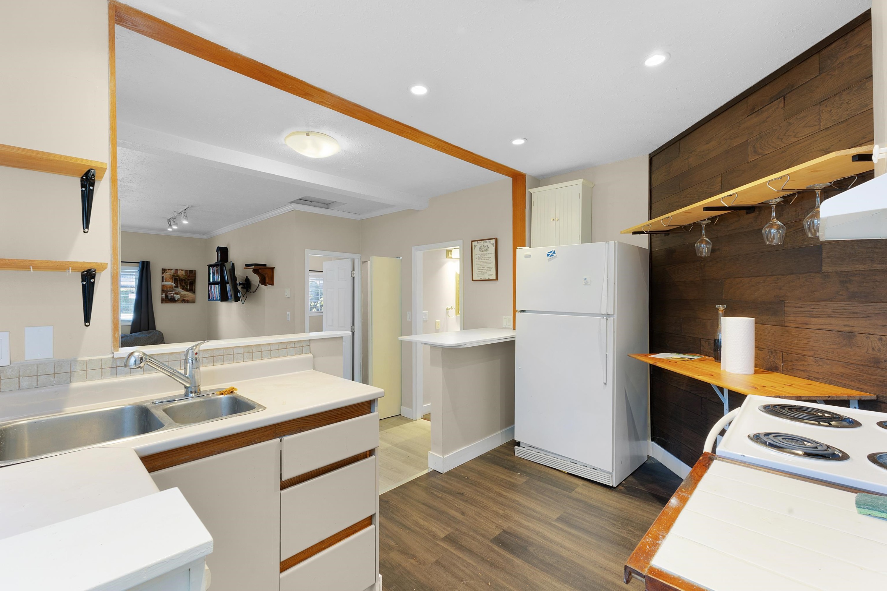 









13385


60

Avenue,
Surrey,




BC
V3X 2M1

