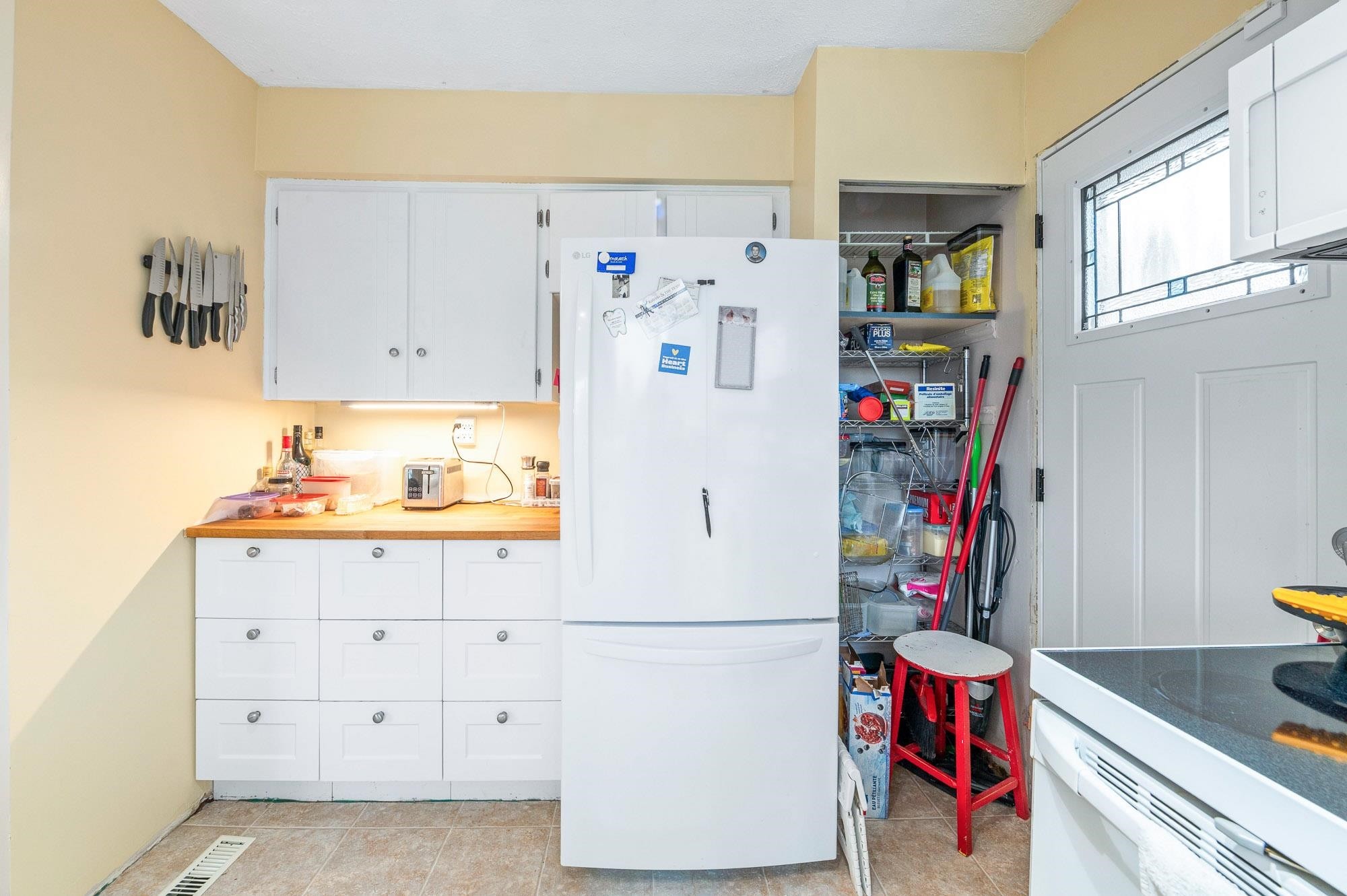 









8625


Margate

Place,
Surrey,




BC
V3S 5B3

