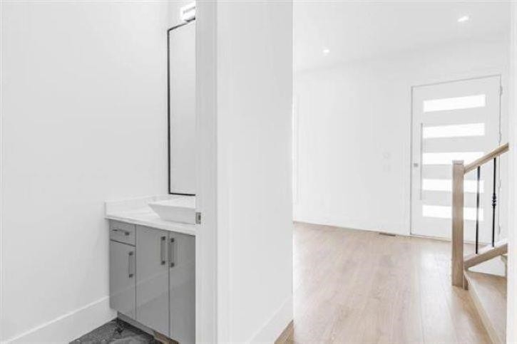 









19415


70

Avenue,
Surrey,




BC
V4N 1N2

